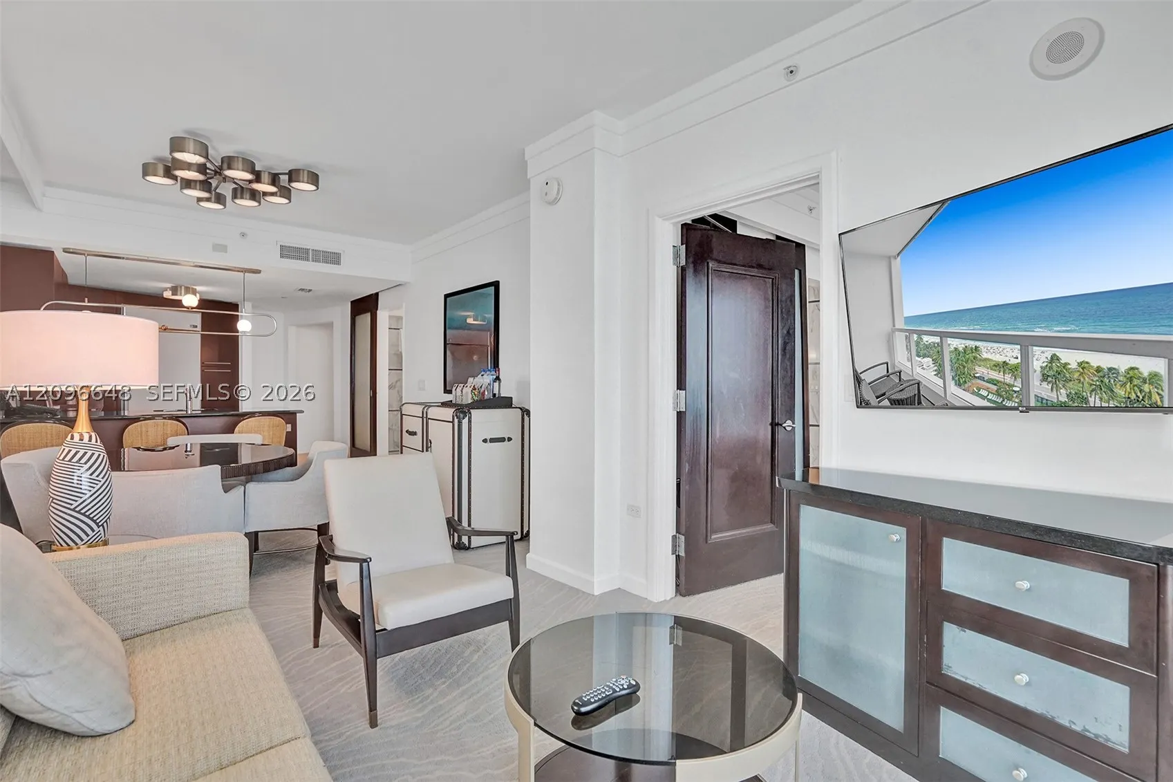 4391 Collins Ave #913/914