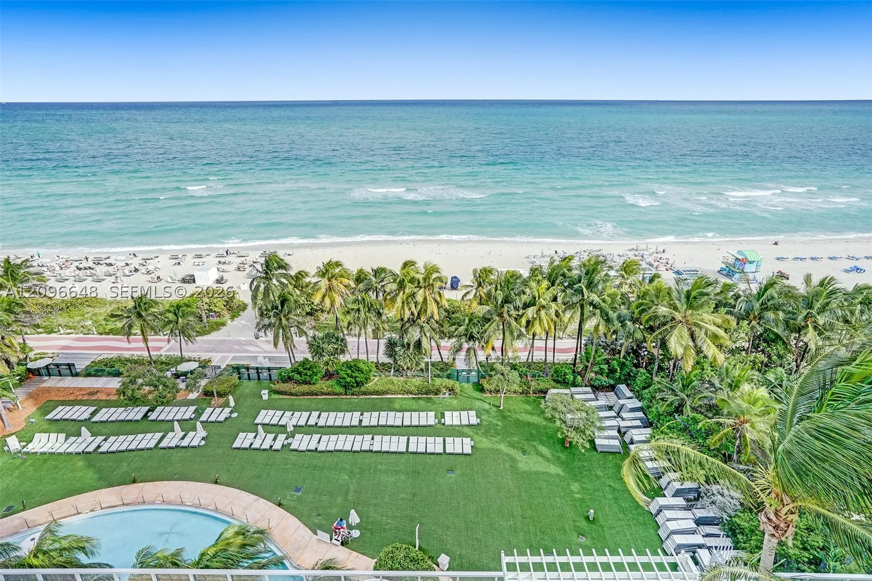 4391 Collins Ave #913/914