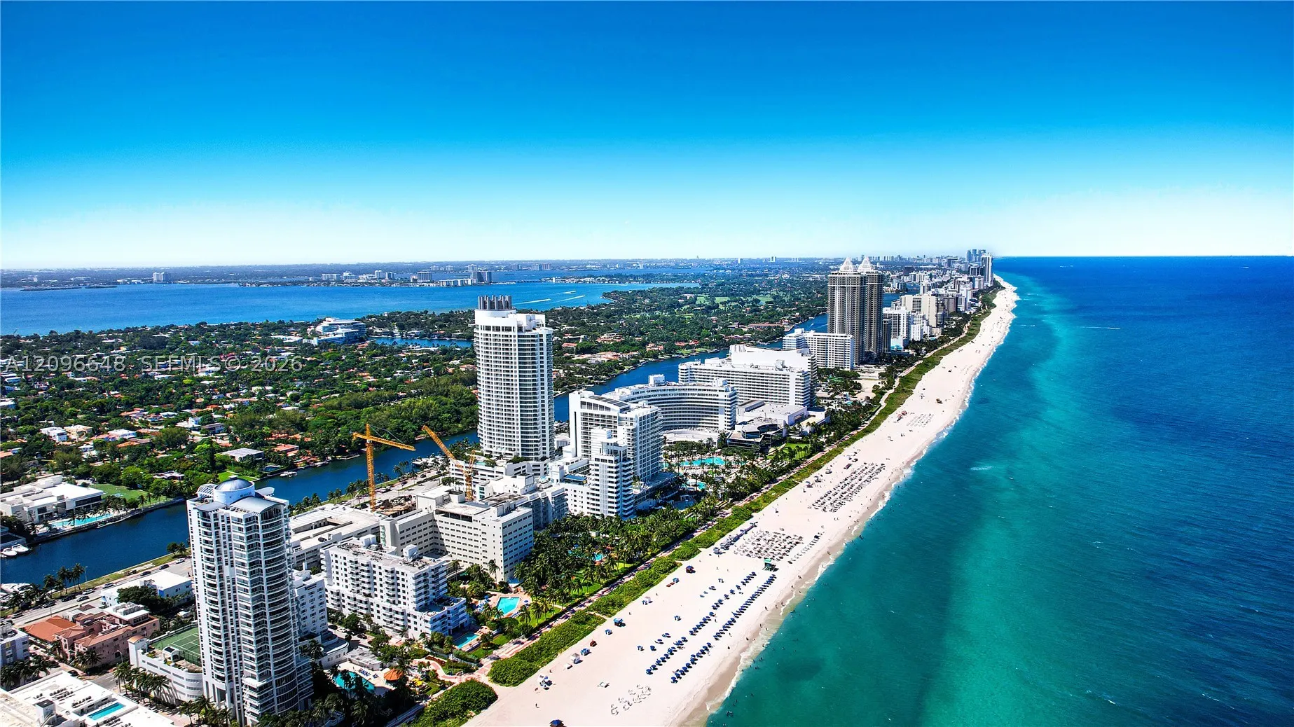 4391 Collins Ave #913/914