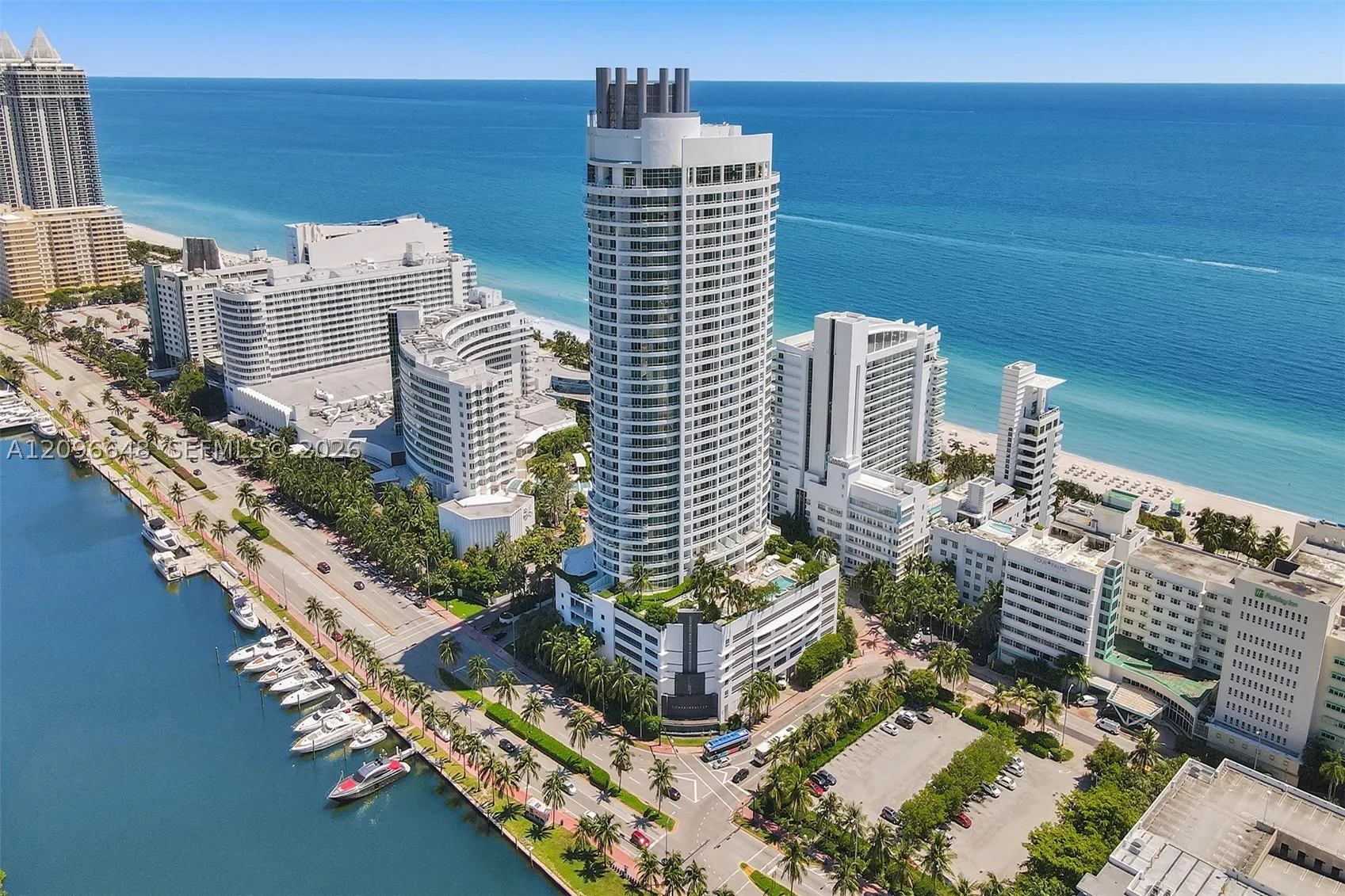 4391 Collins Ave #913/914