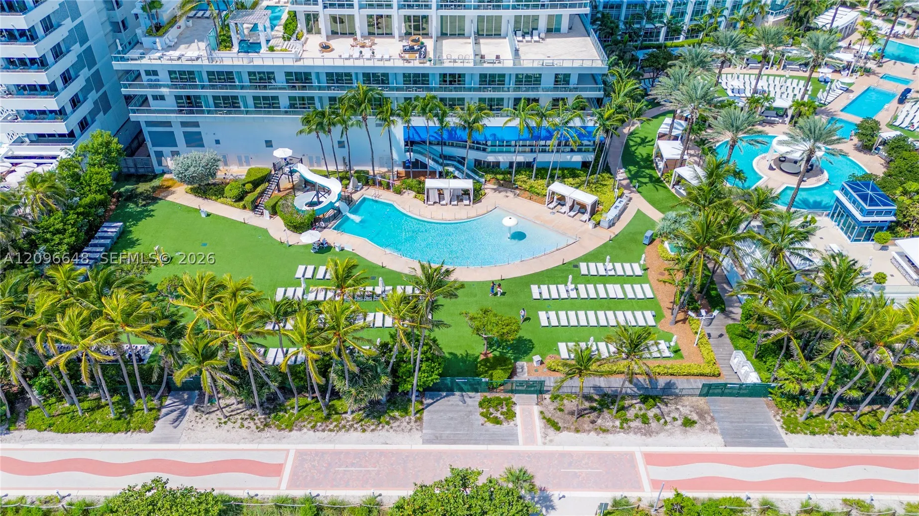 4391 Collins Ave #913/914