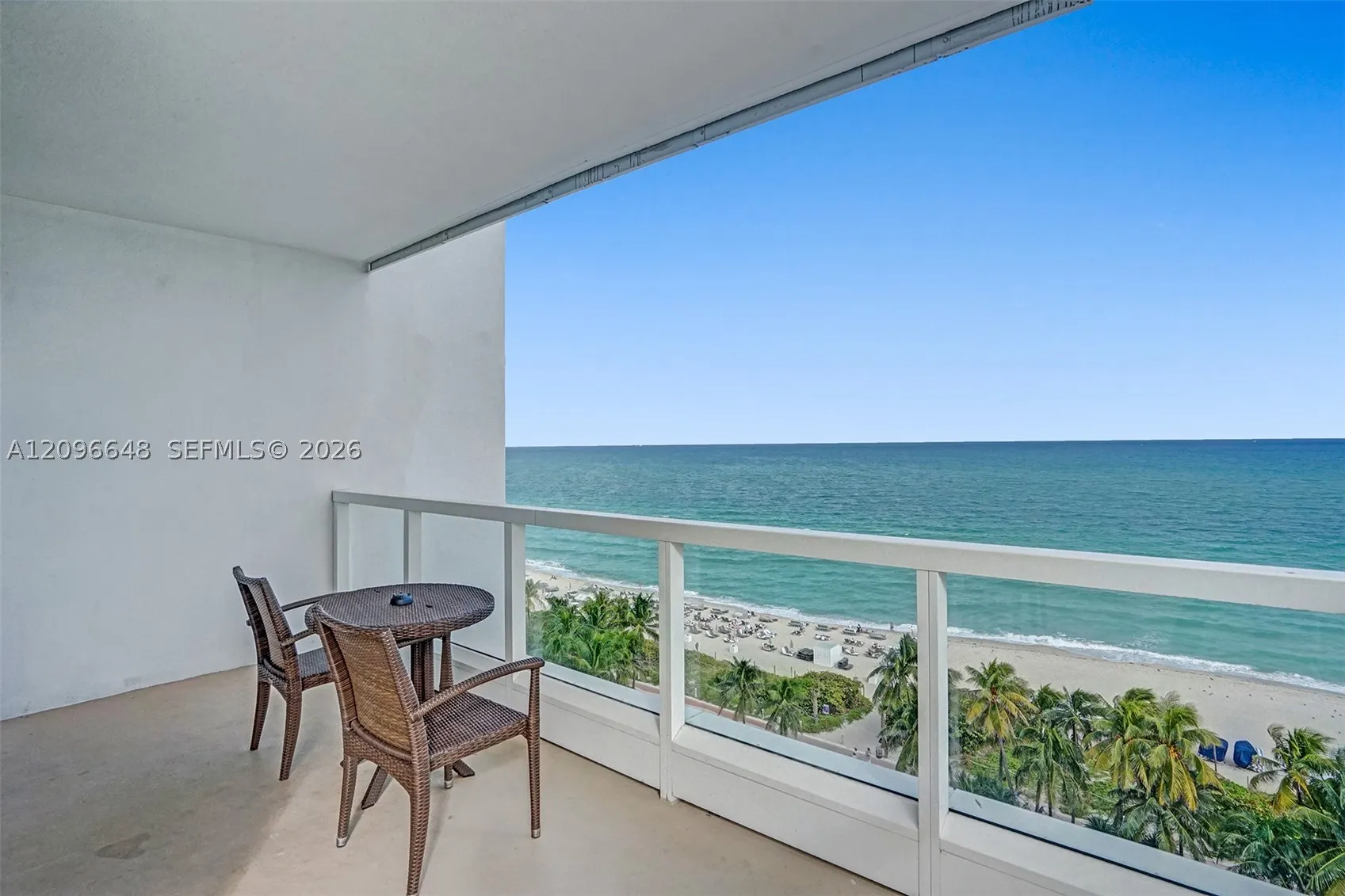 4391 Collins Ave #913/914