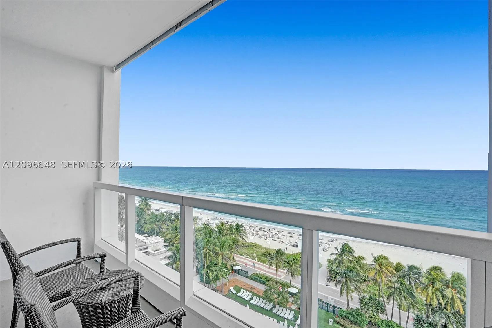 4391 Collins Ave #913/914