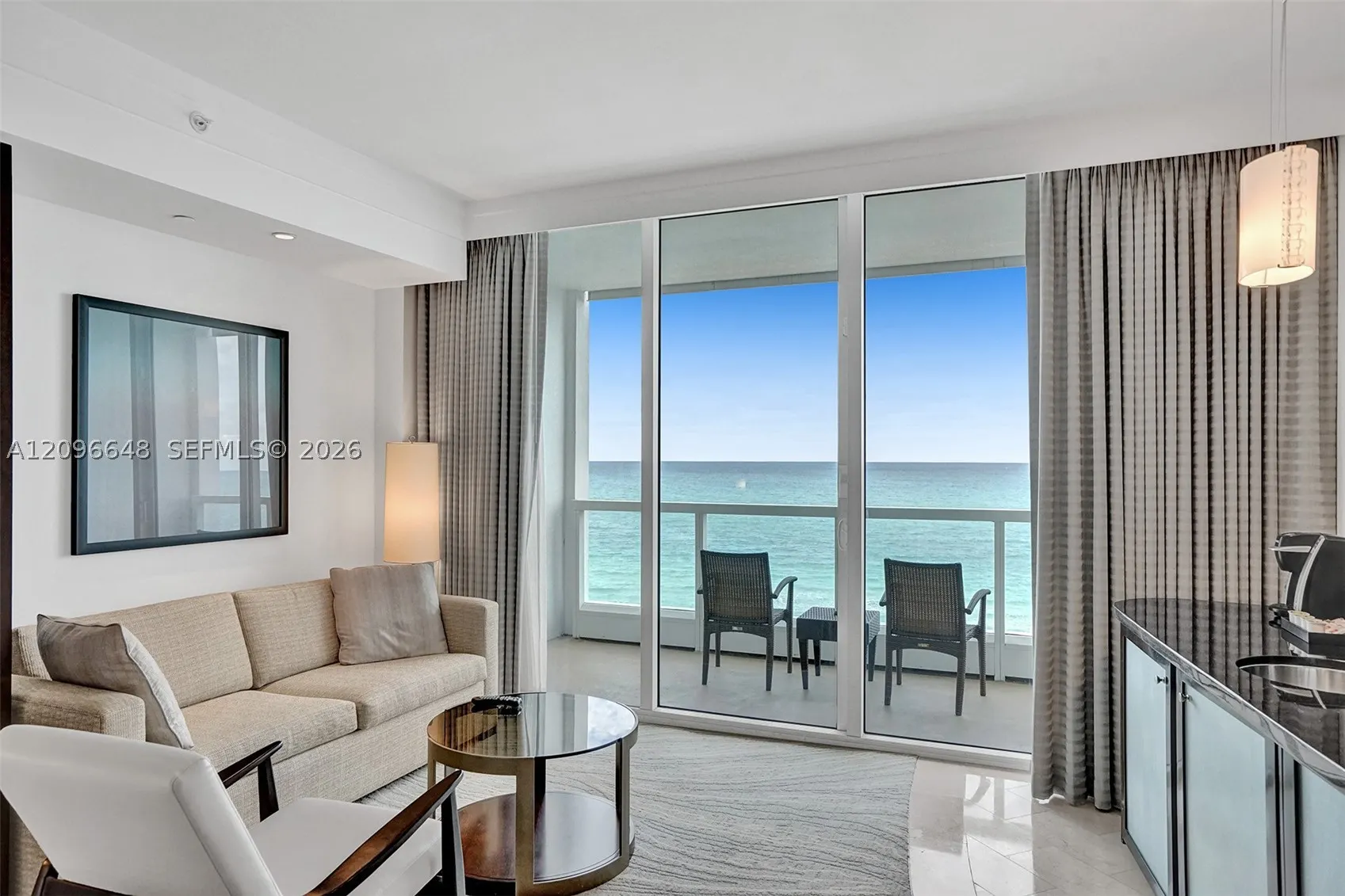 4391 Collins Ave #913/914