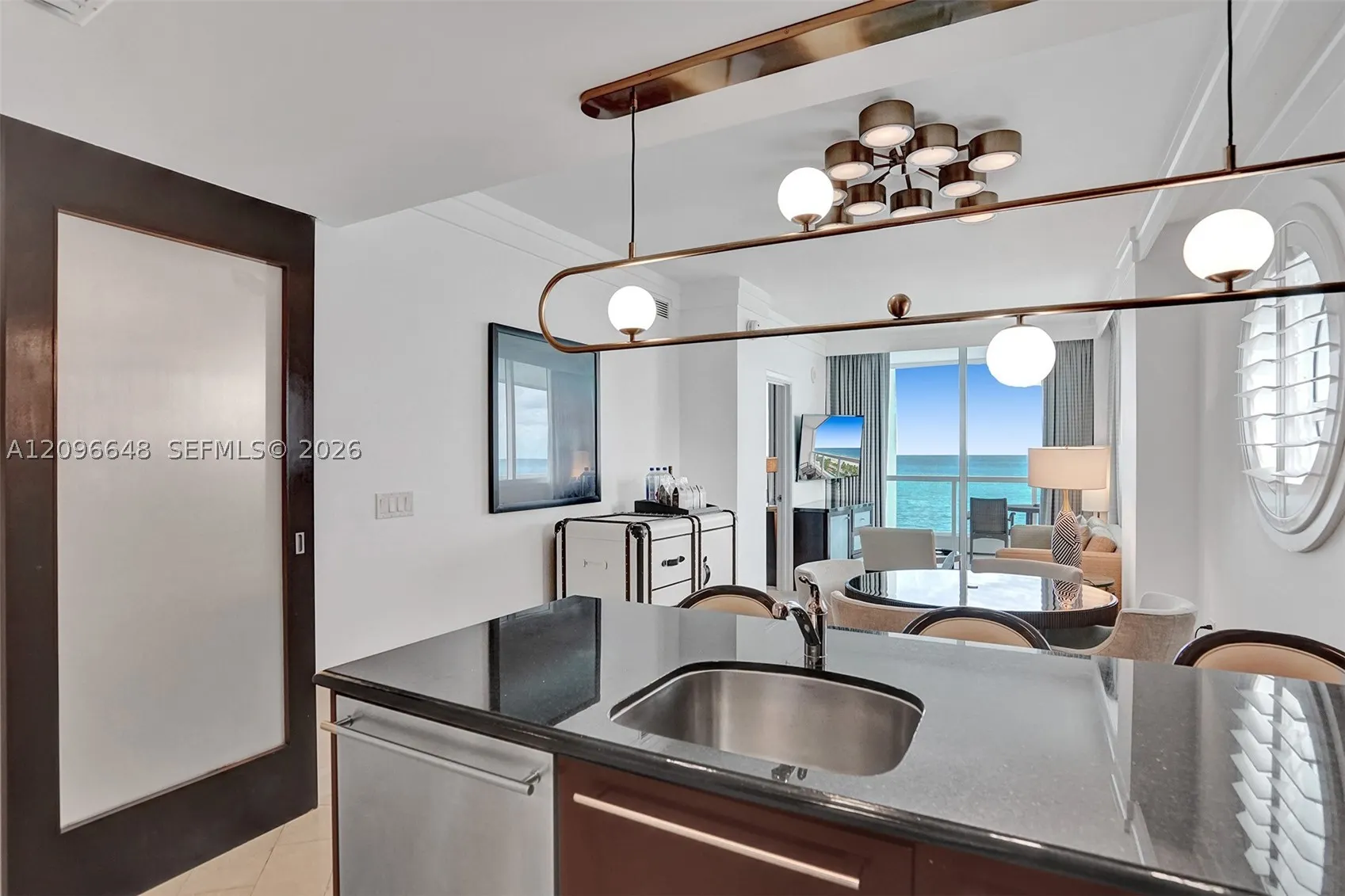 4391 Collins Ave #913/914