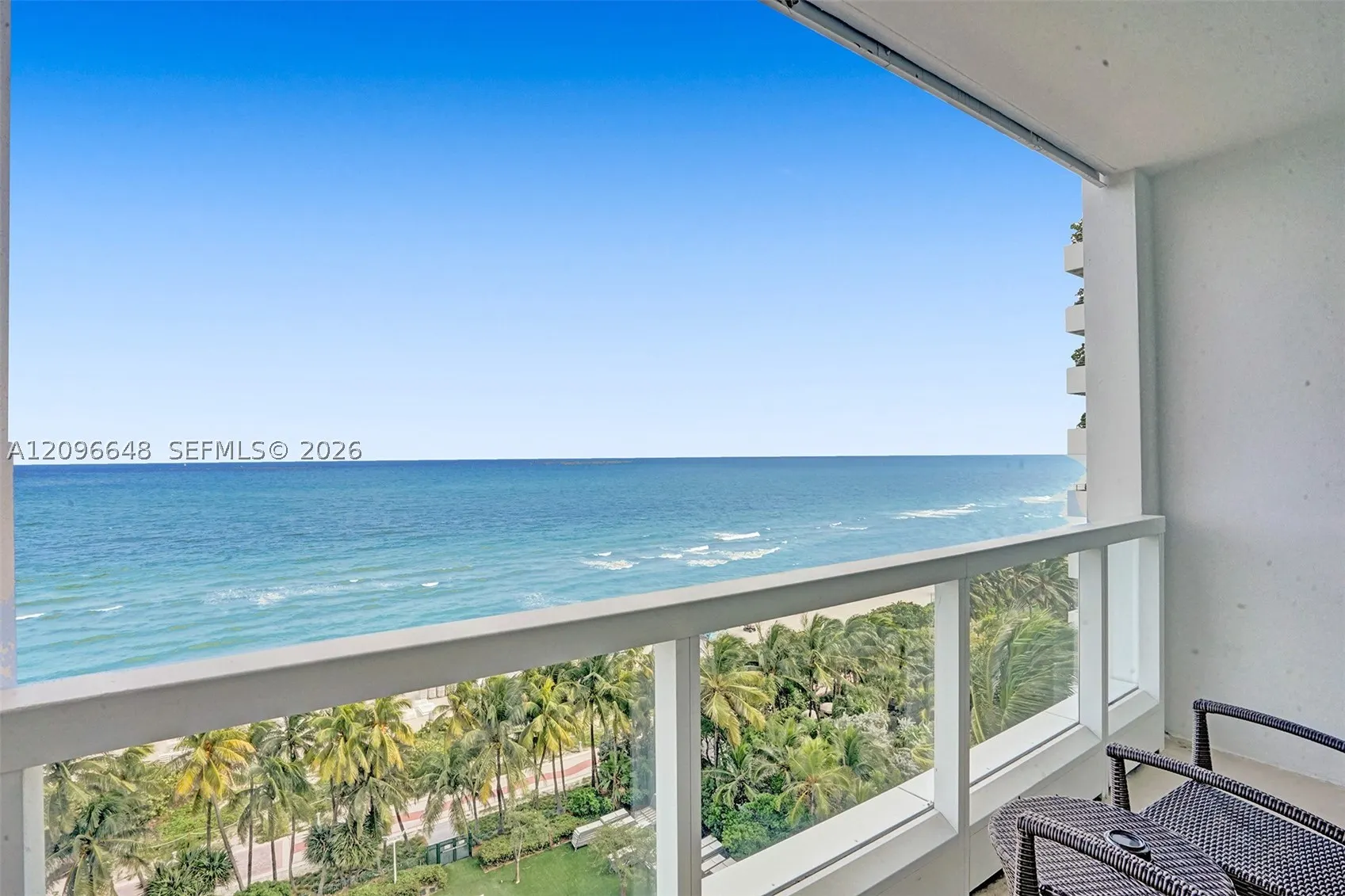 4391 Collins Ave #913/914