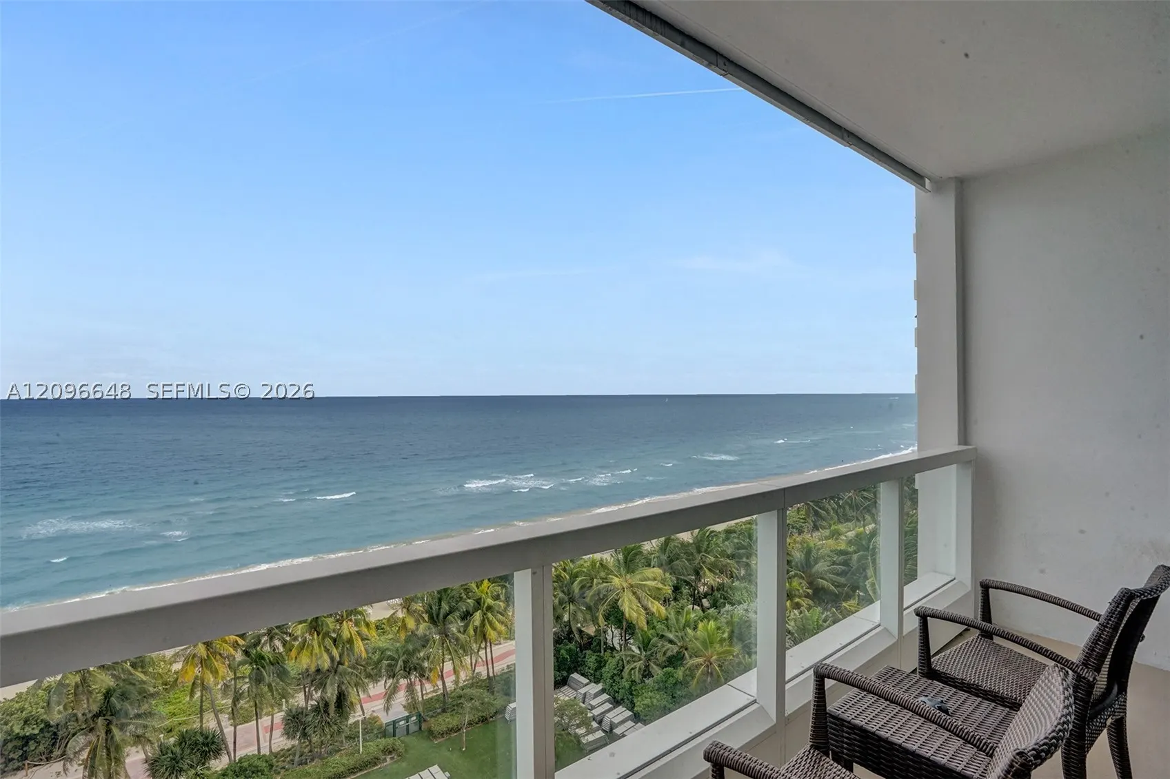 4391 Collins Ave #913/914