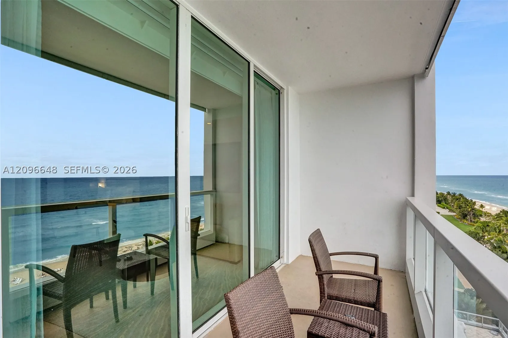 4391 Collins Ave #913/914