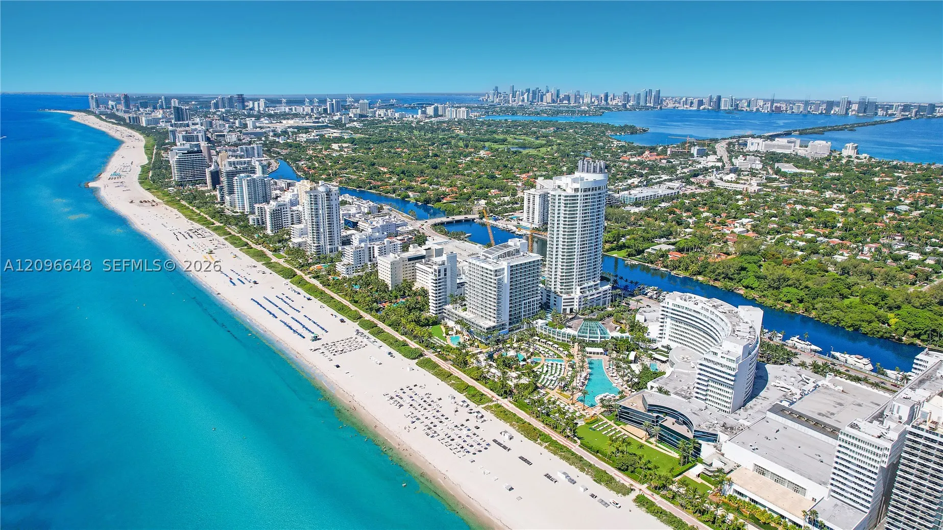 4391 Collins Ave #913/914