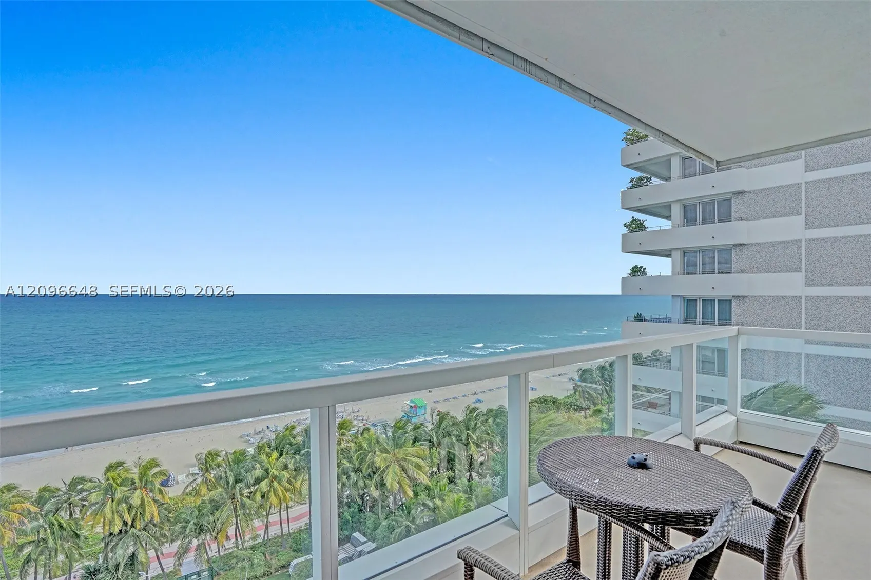 4391 Collins Ave #913/914