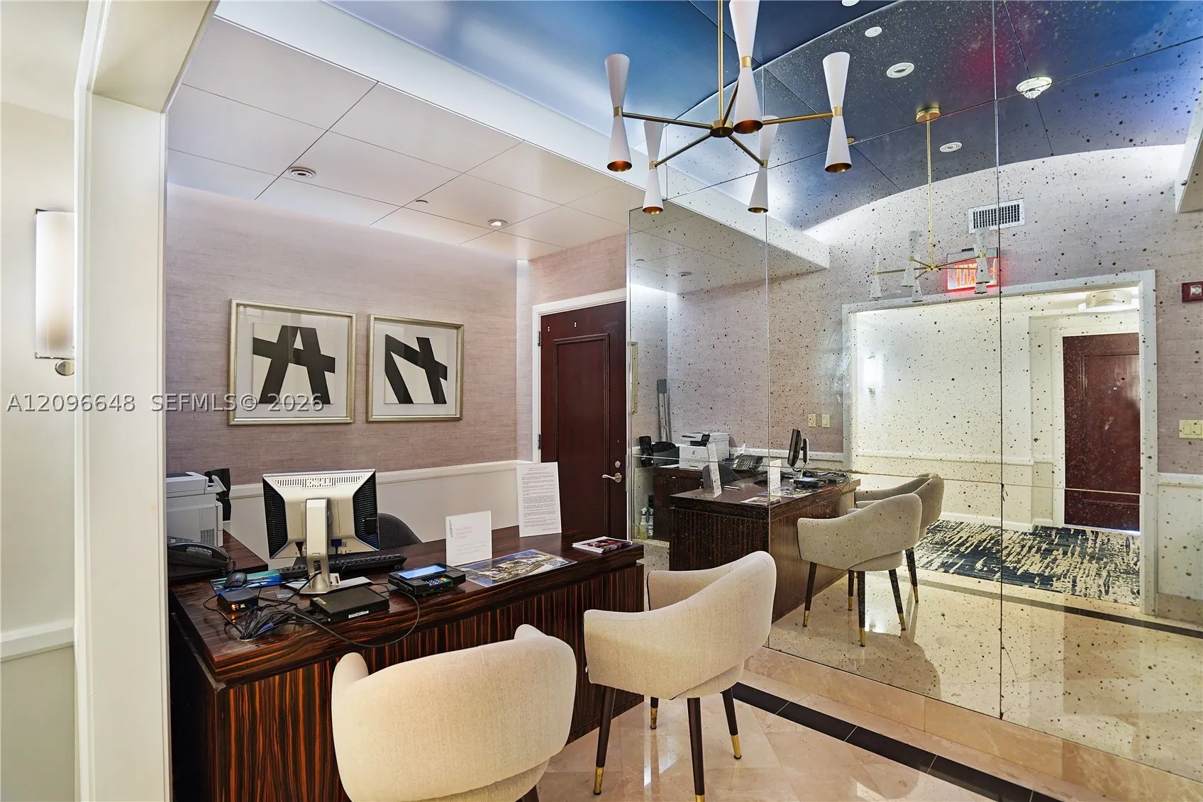 4391 Collins Ave #913/914