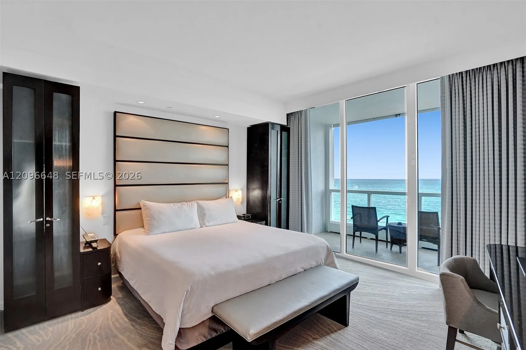 4391 Collins Ave #913/914