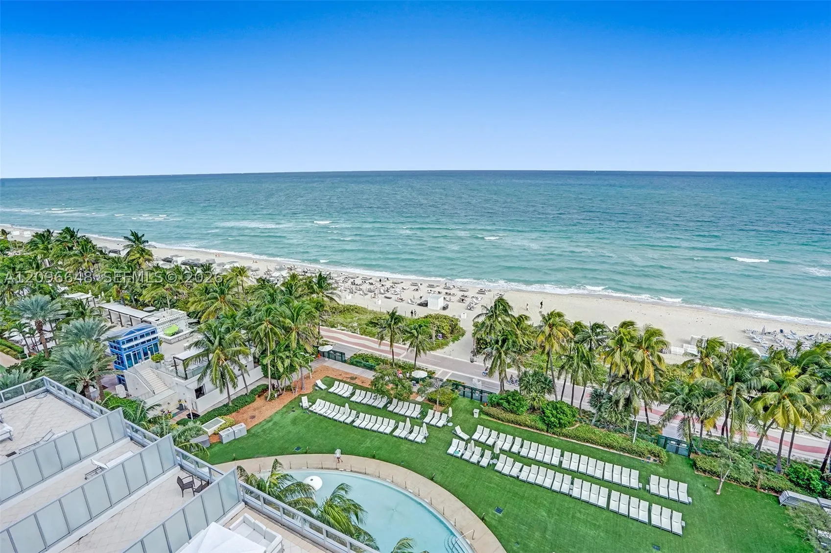 4391 Collins Ave #913/914