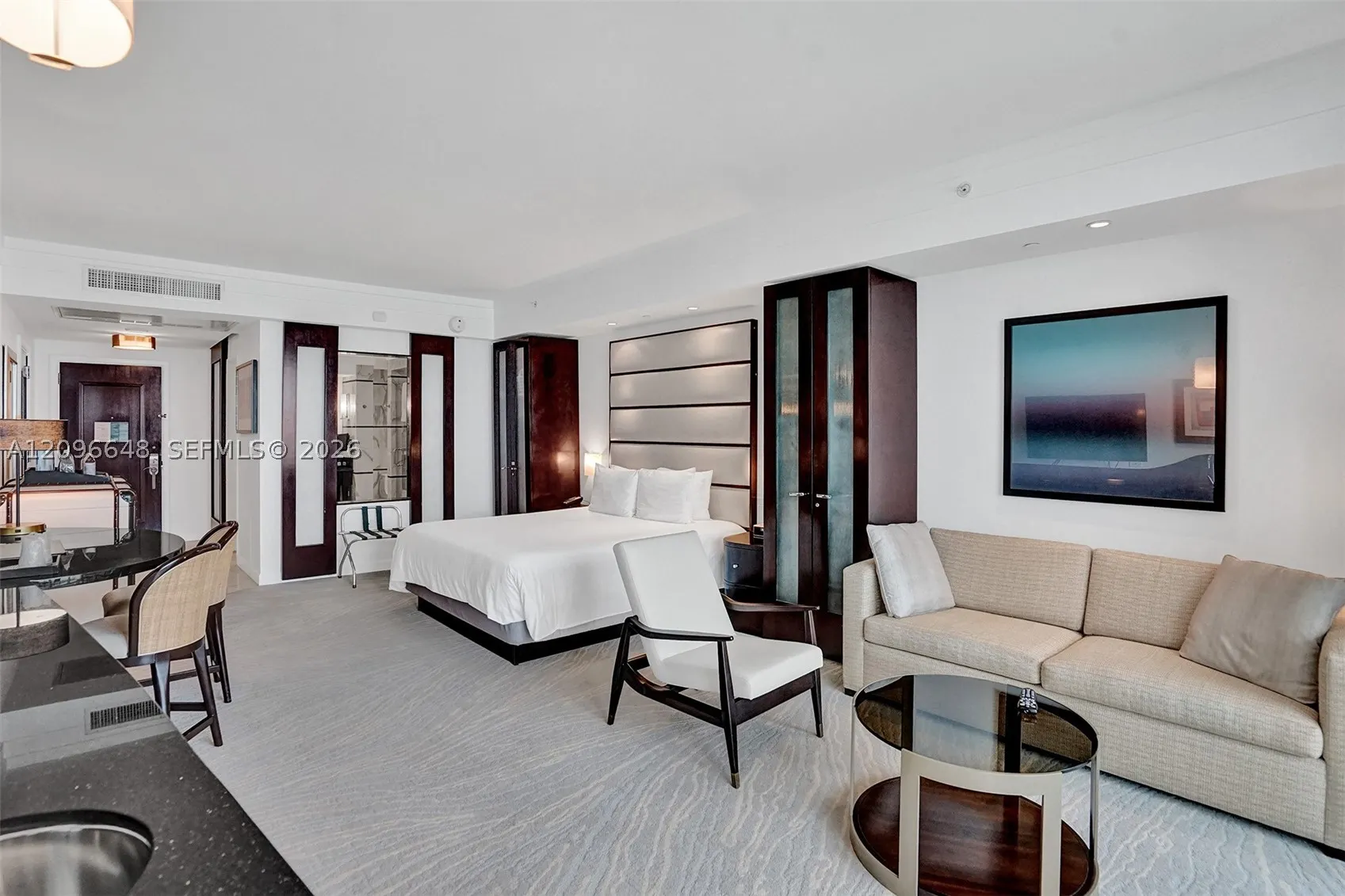 4391 Collins Ave #913/914