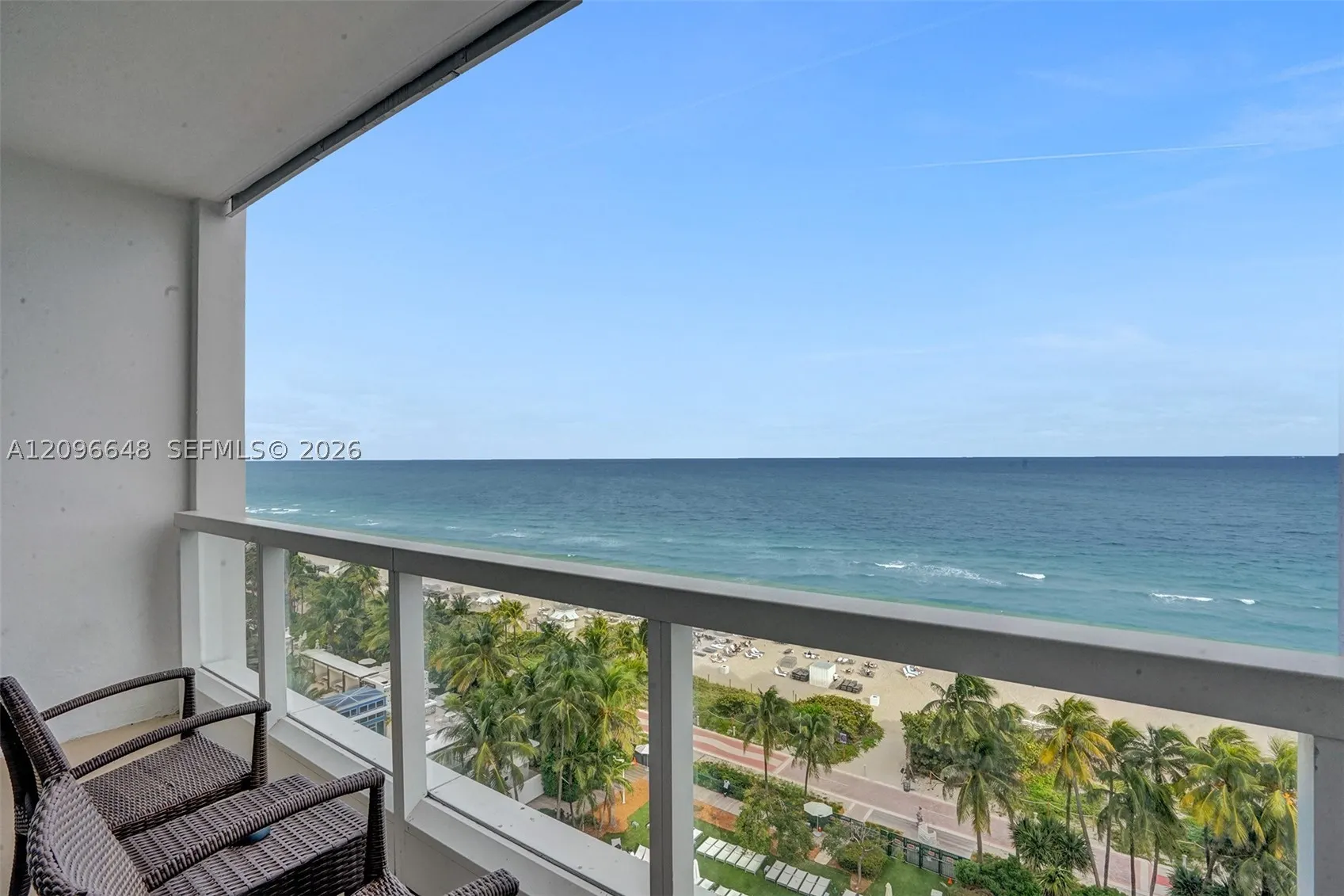 4391 Collins Ave #913/914