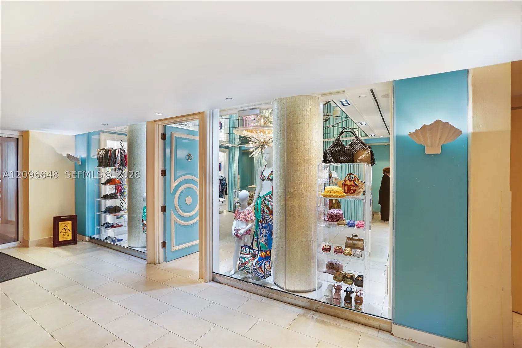 4391 Collins Ave #913/914