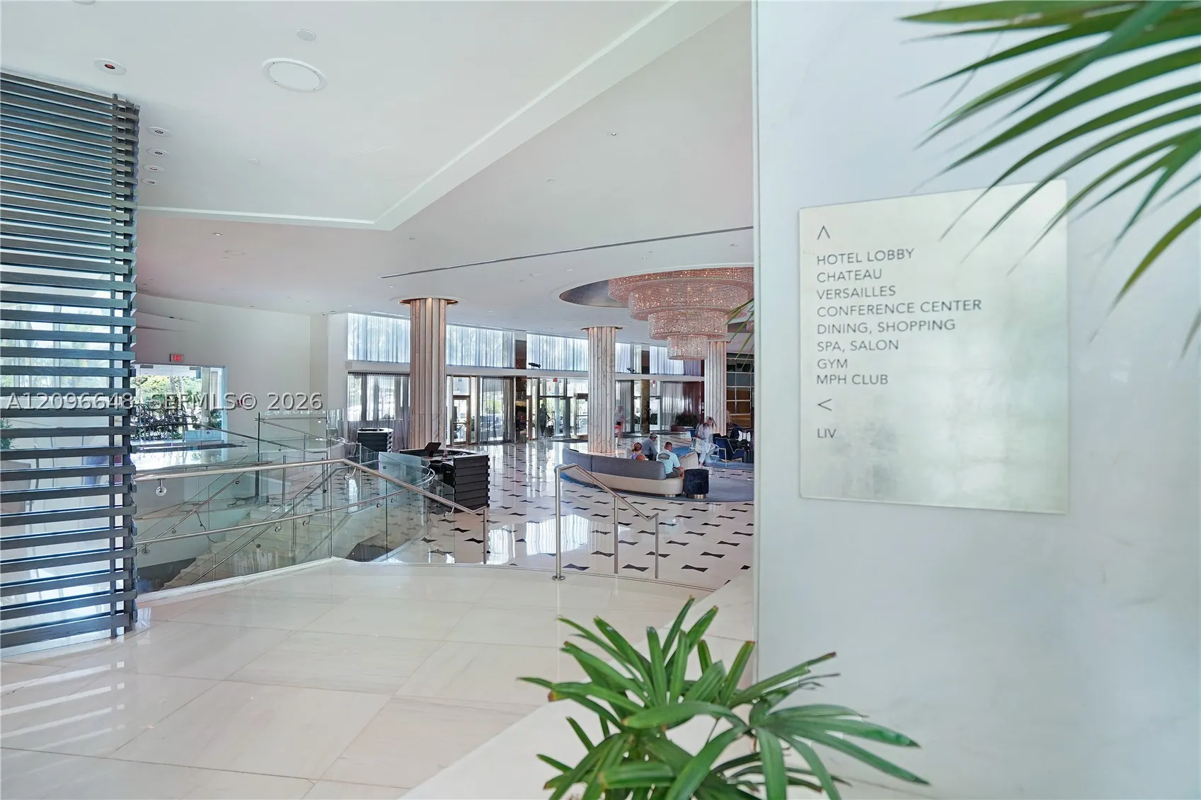 4391 Collins Ave #913/914