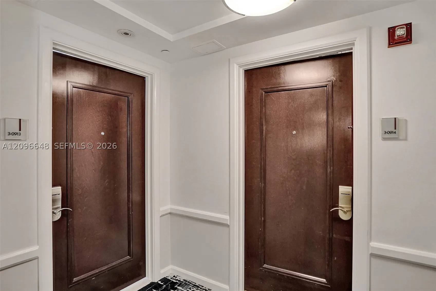 4391 Collins Ave #913/914