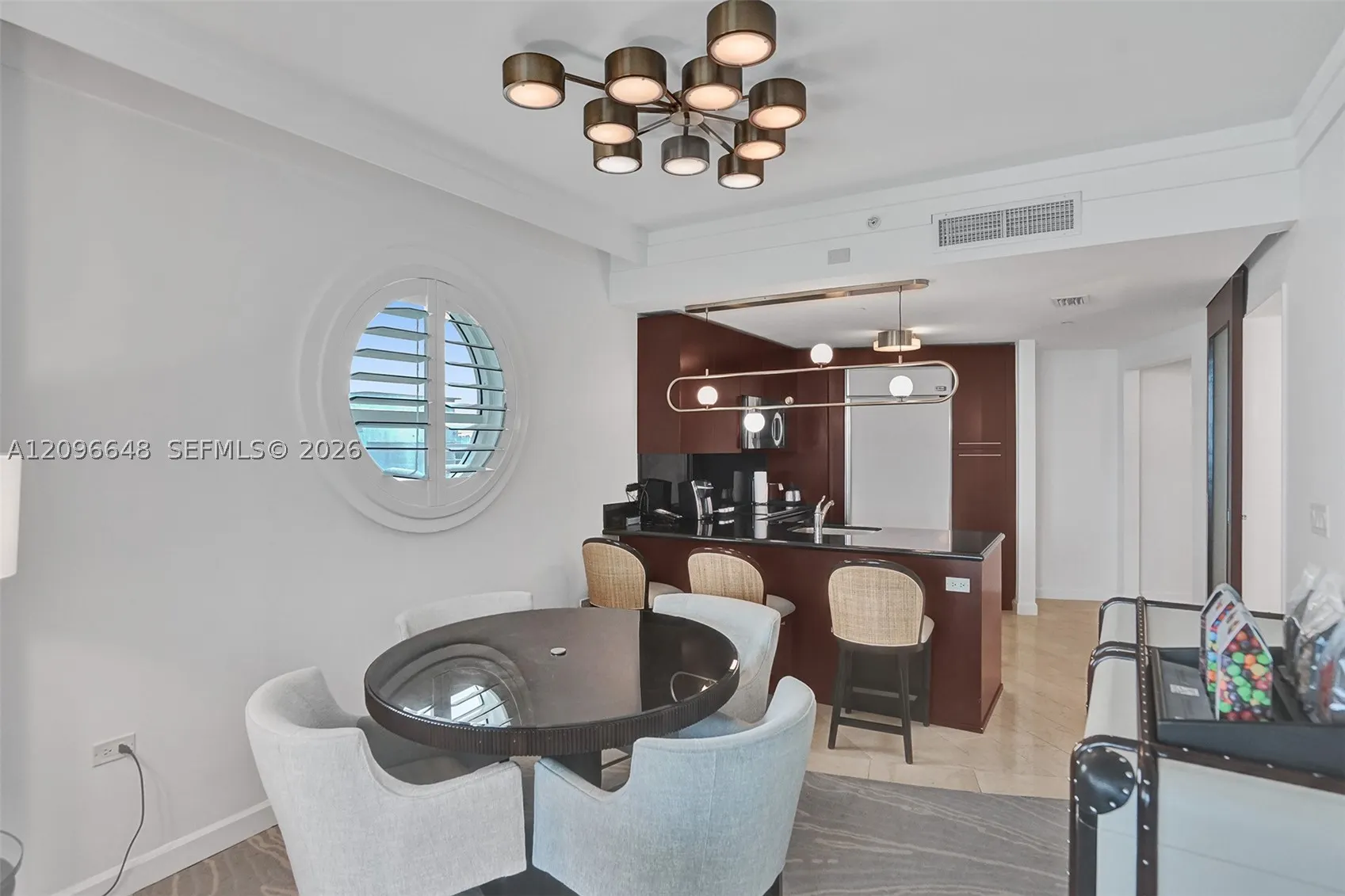 4391 Collins Ave #913/914