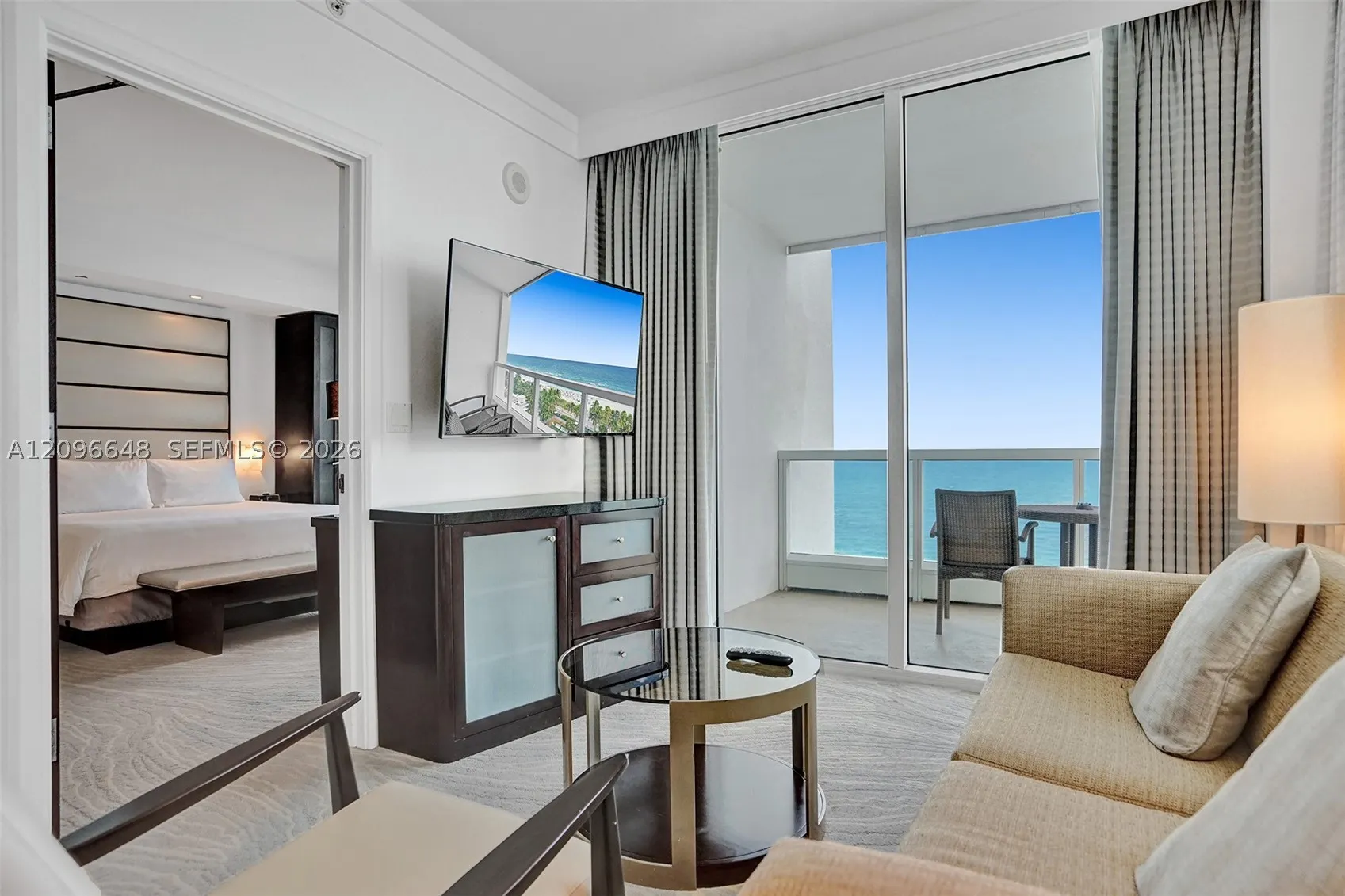 4391 Collins Ave #913/914