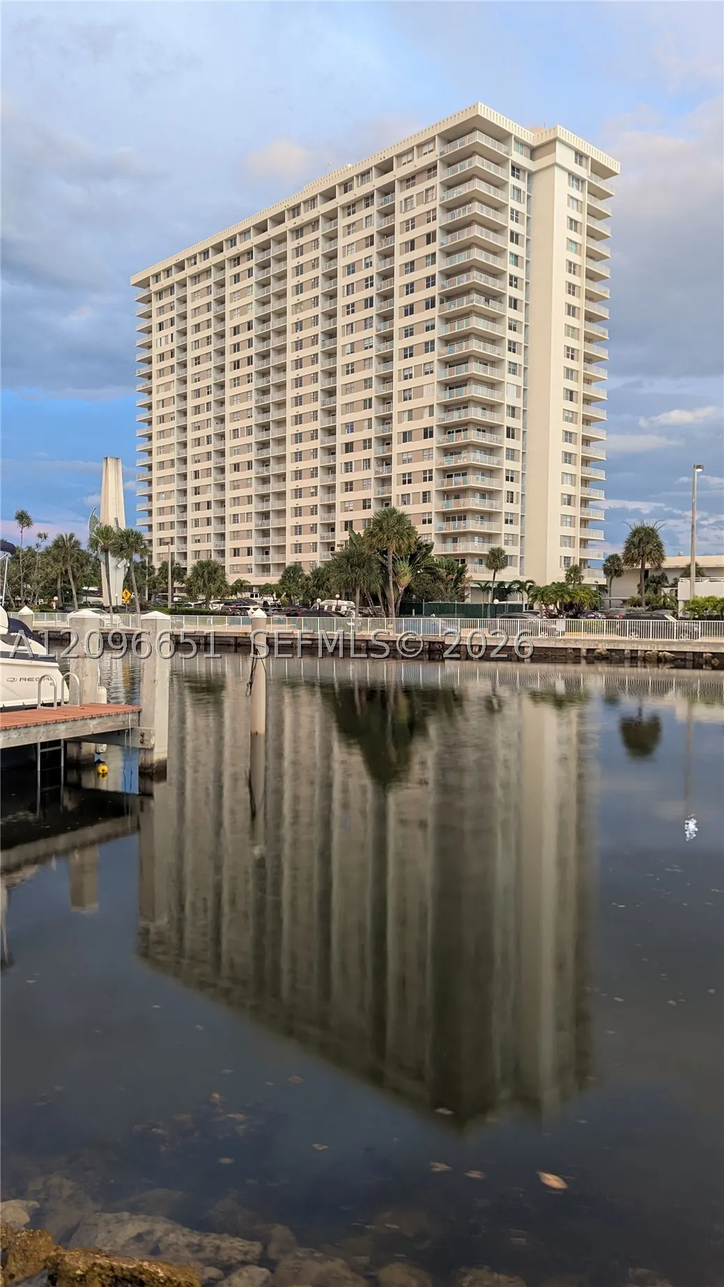 300 Bayview Dr #206