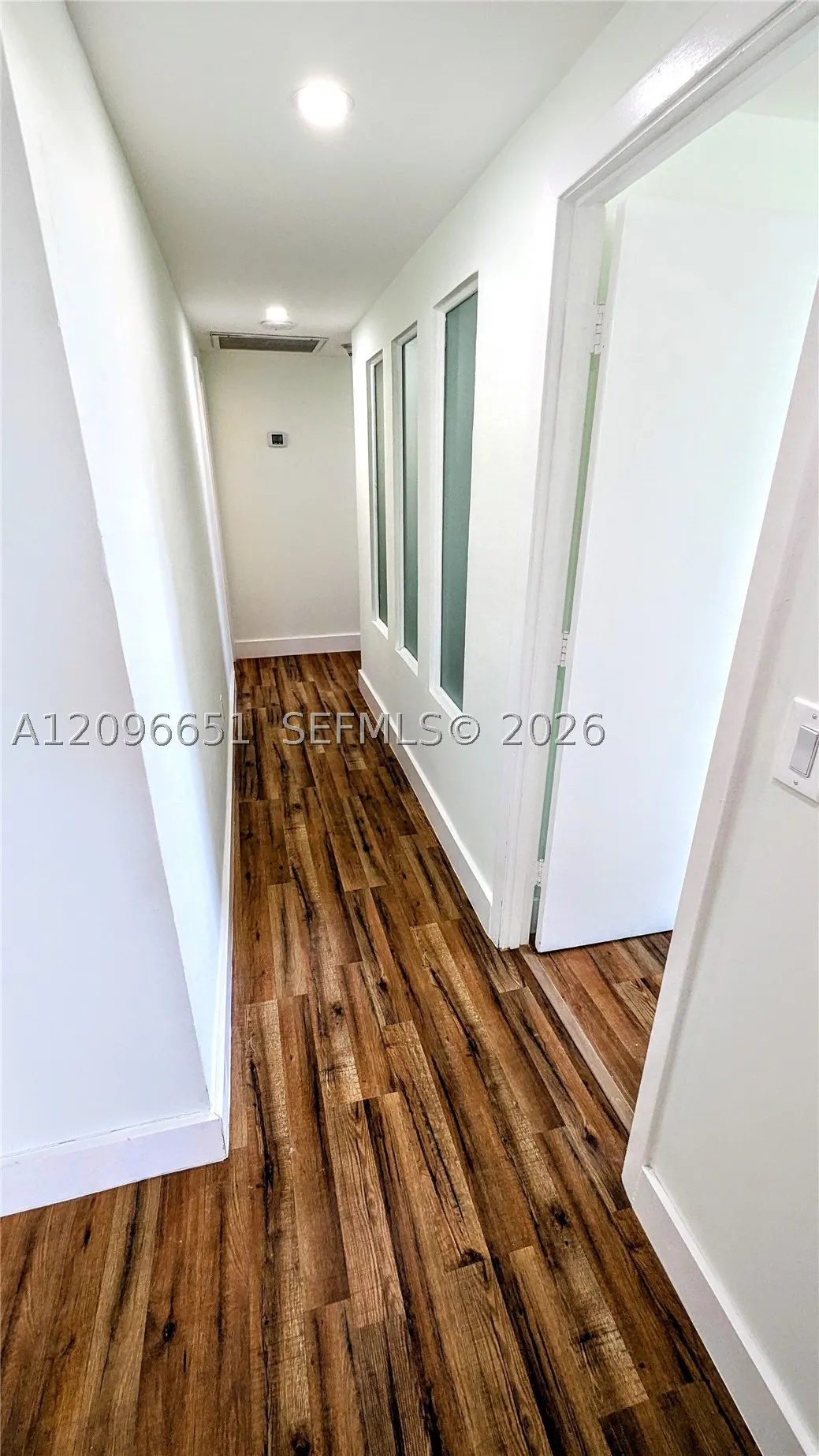 300 Bayview Dr #206