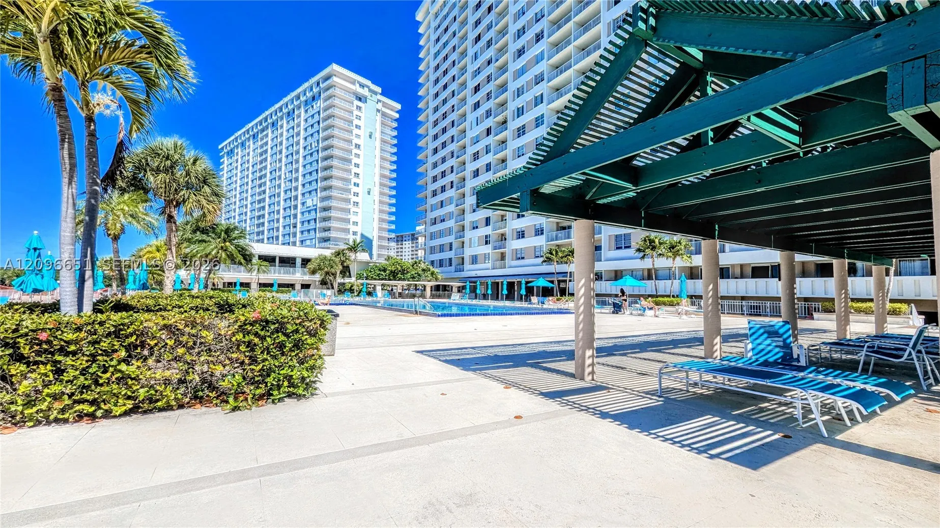 300 Bayview Dr #206