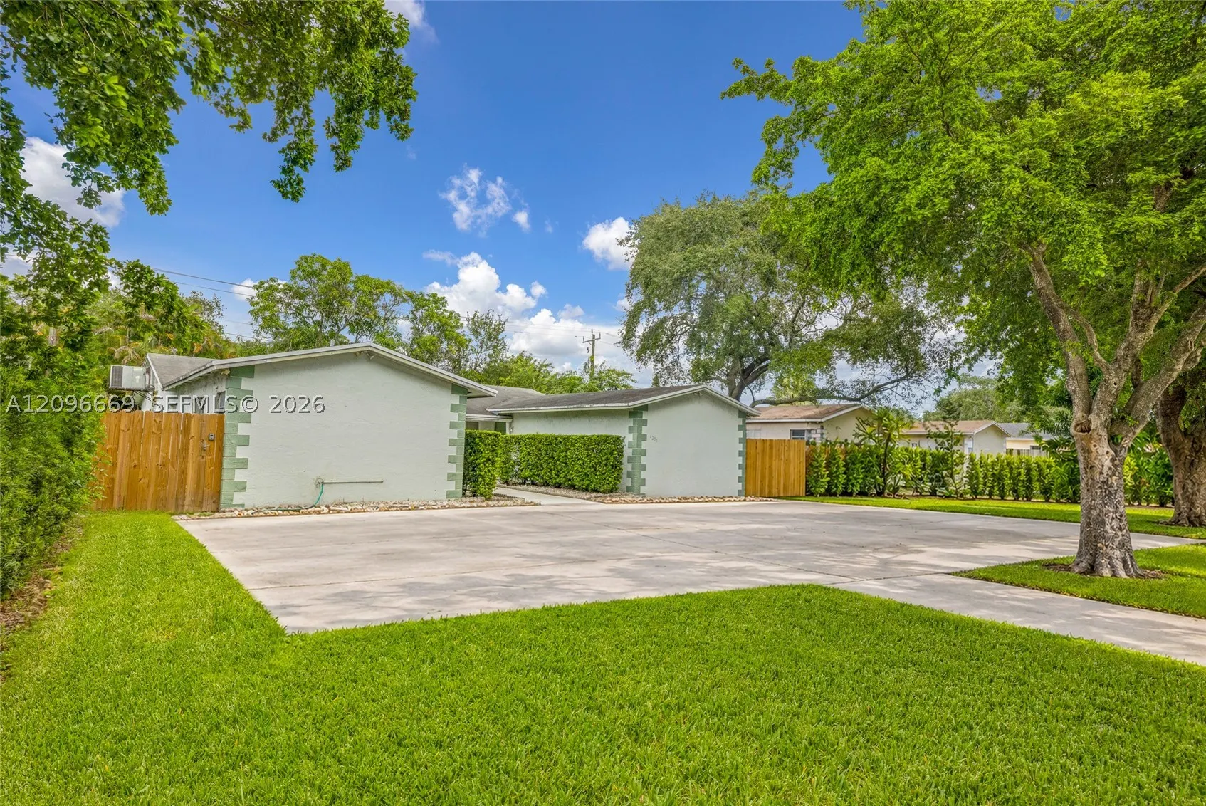 4351 SW 52nd Ct