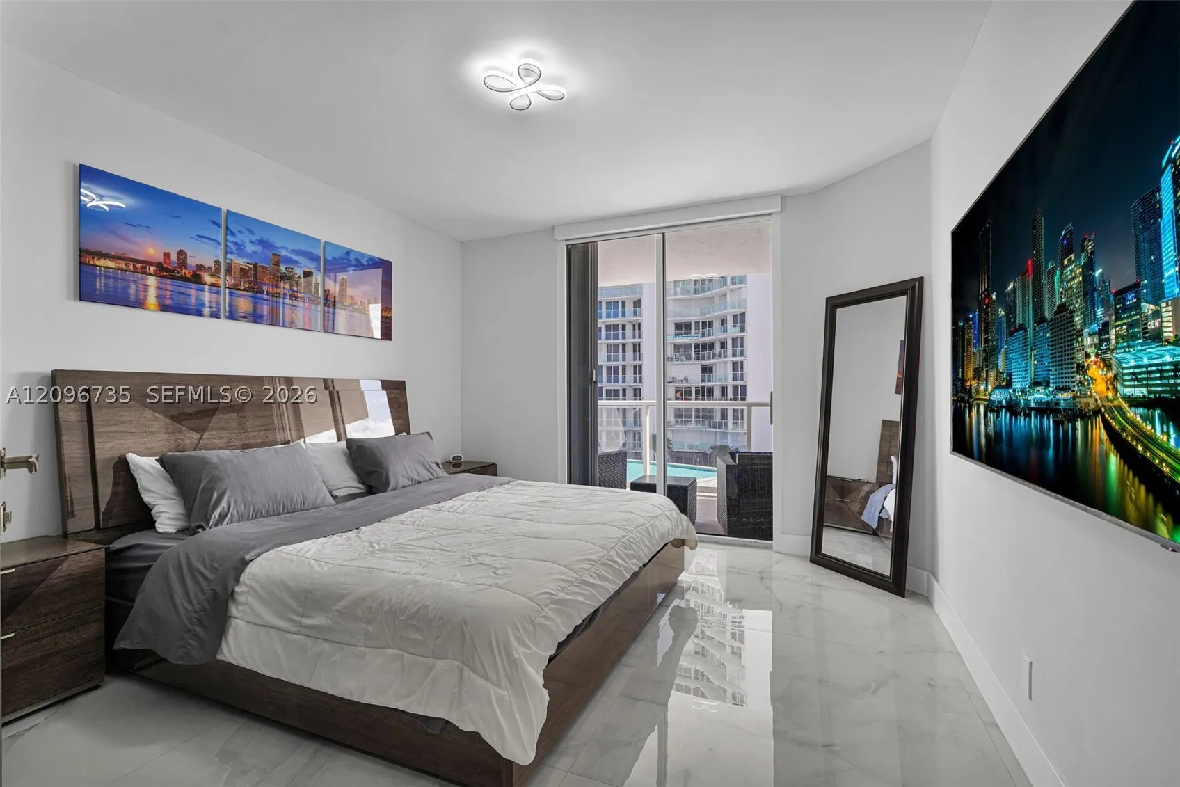 16485 Collins Ave #738