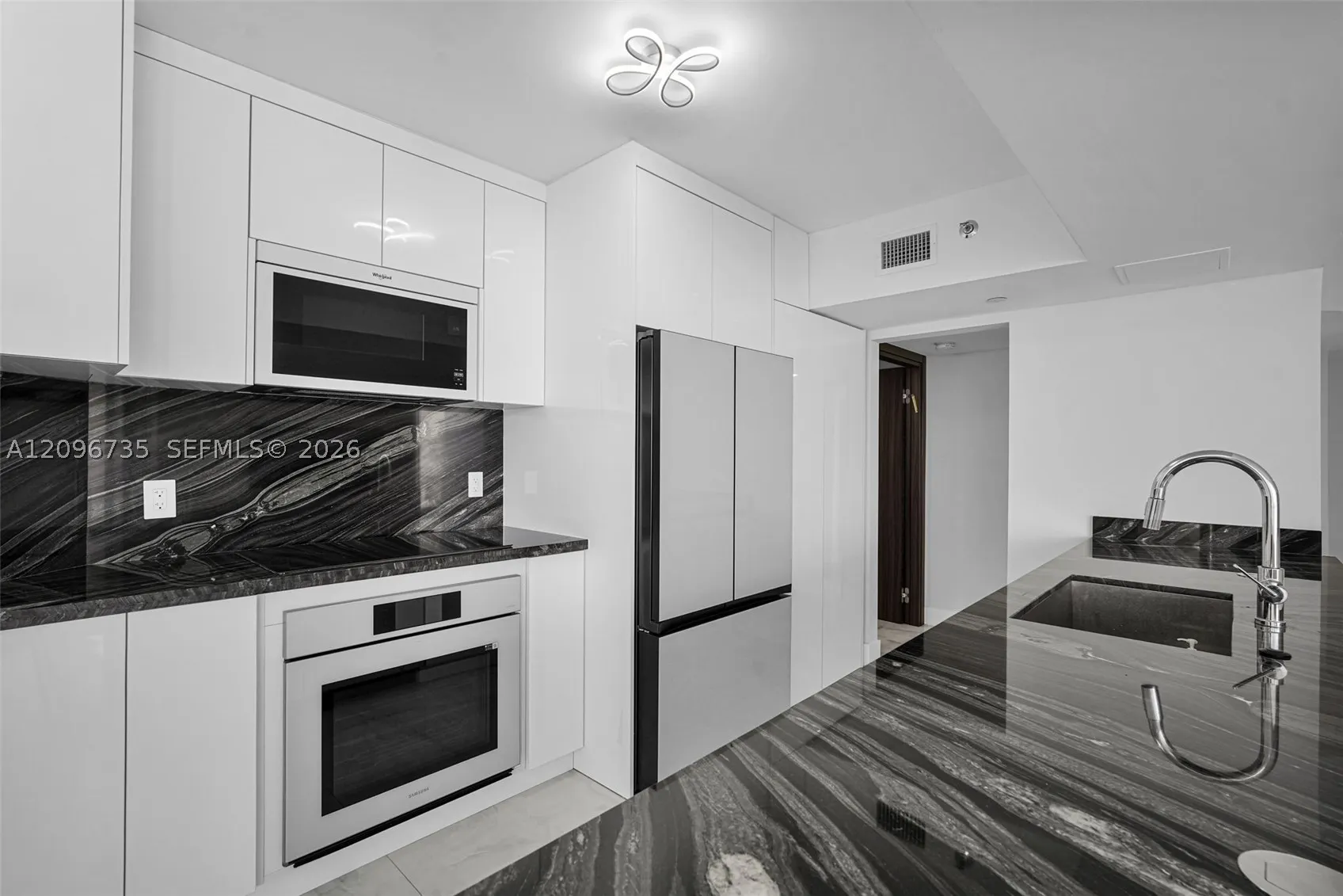 16485 Collins Ave #738
