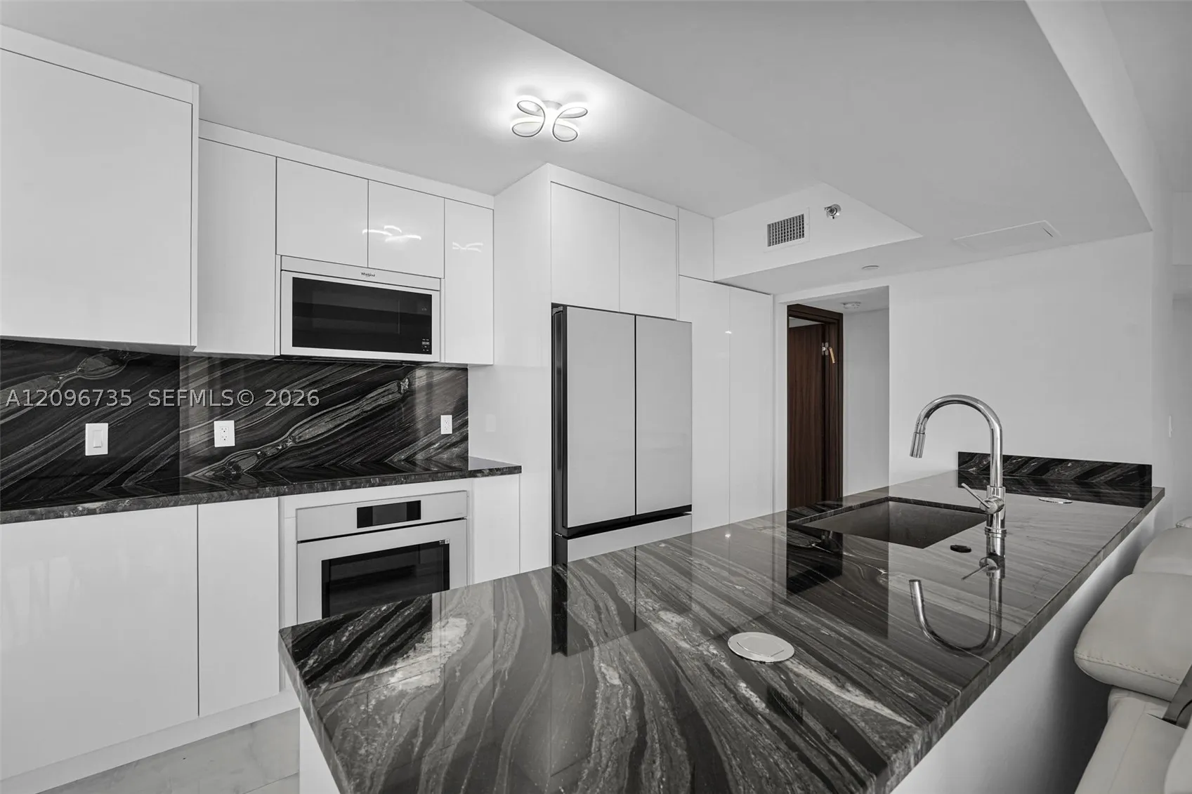 16485 Collins Ave #738