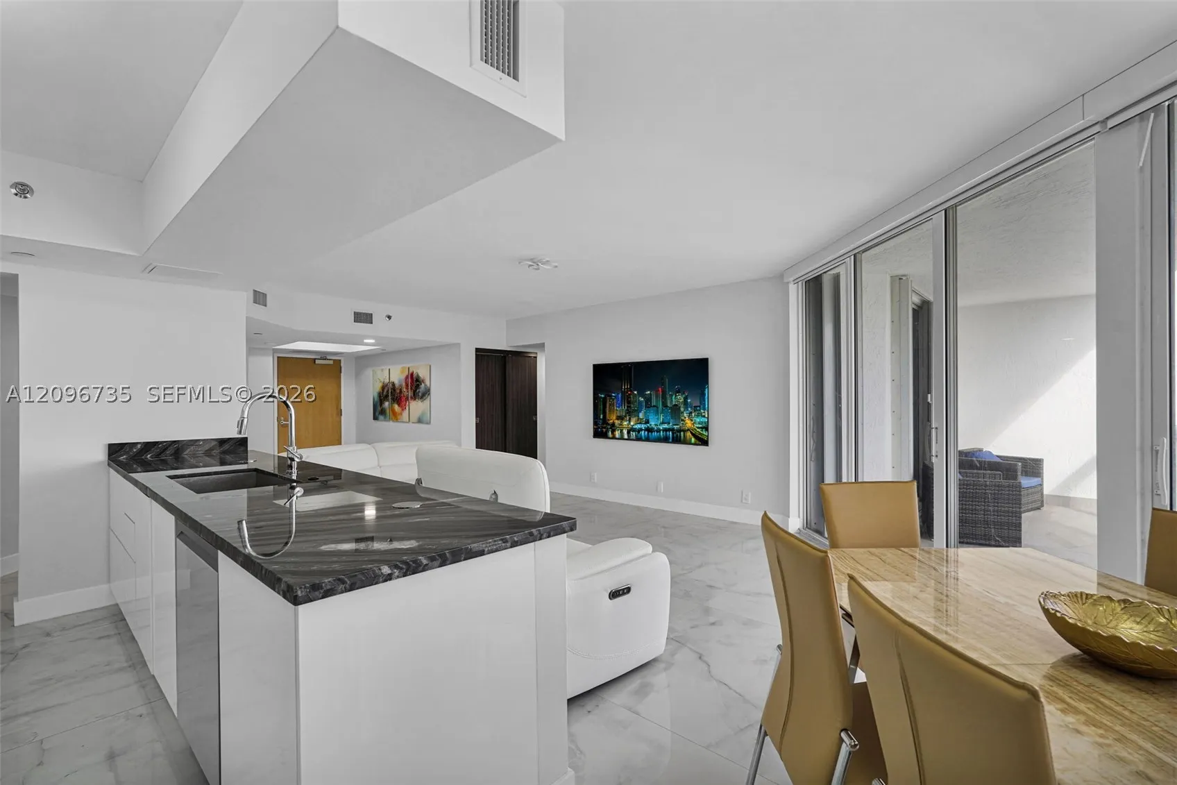 16485 Collins Ave #738