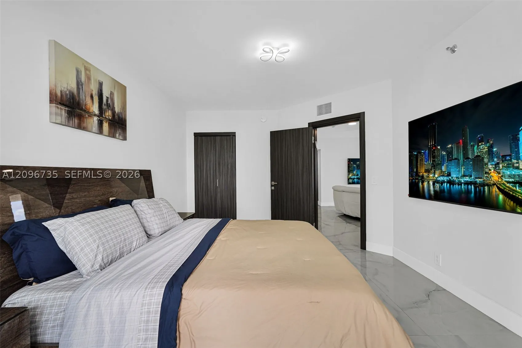 16485 Collins Ave #738