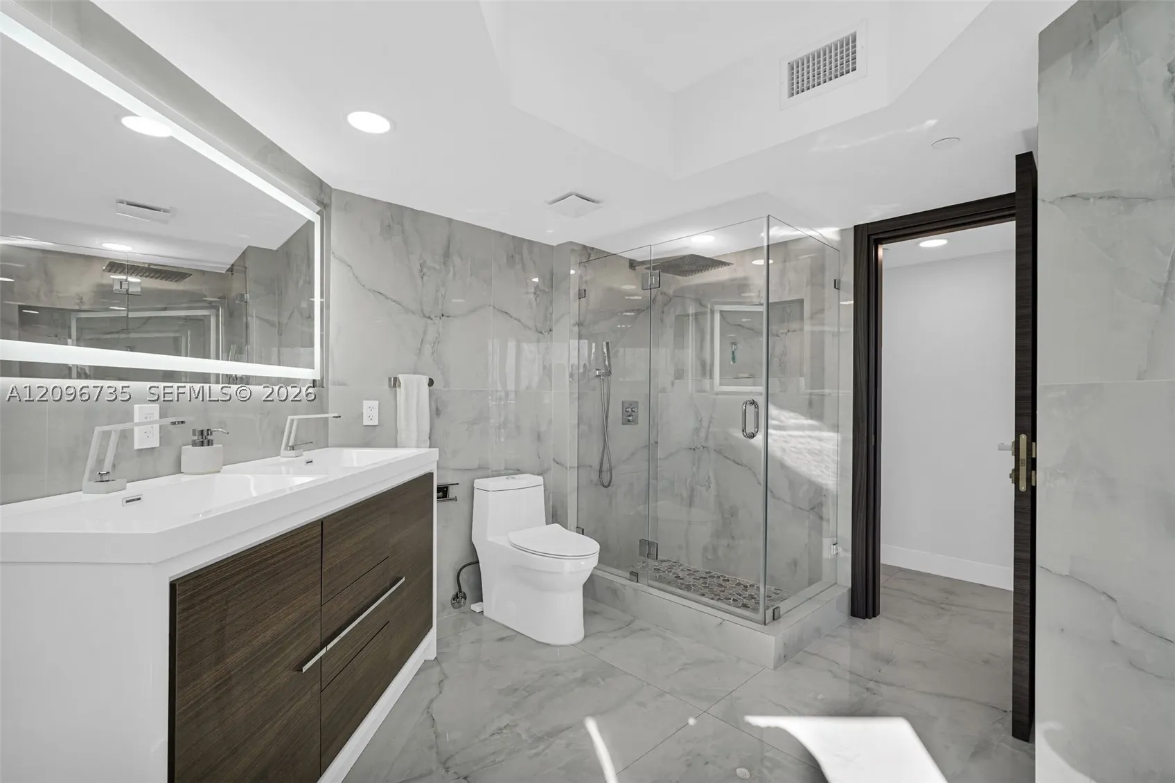 16485 Collins Ave #738