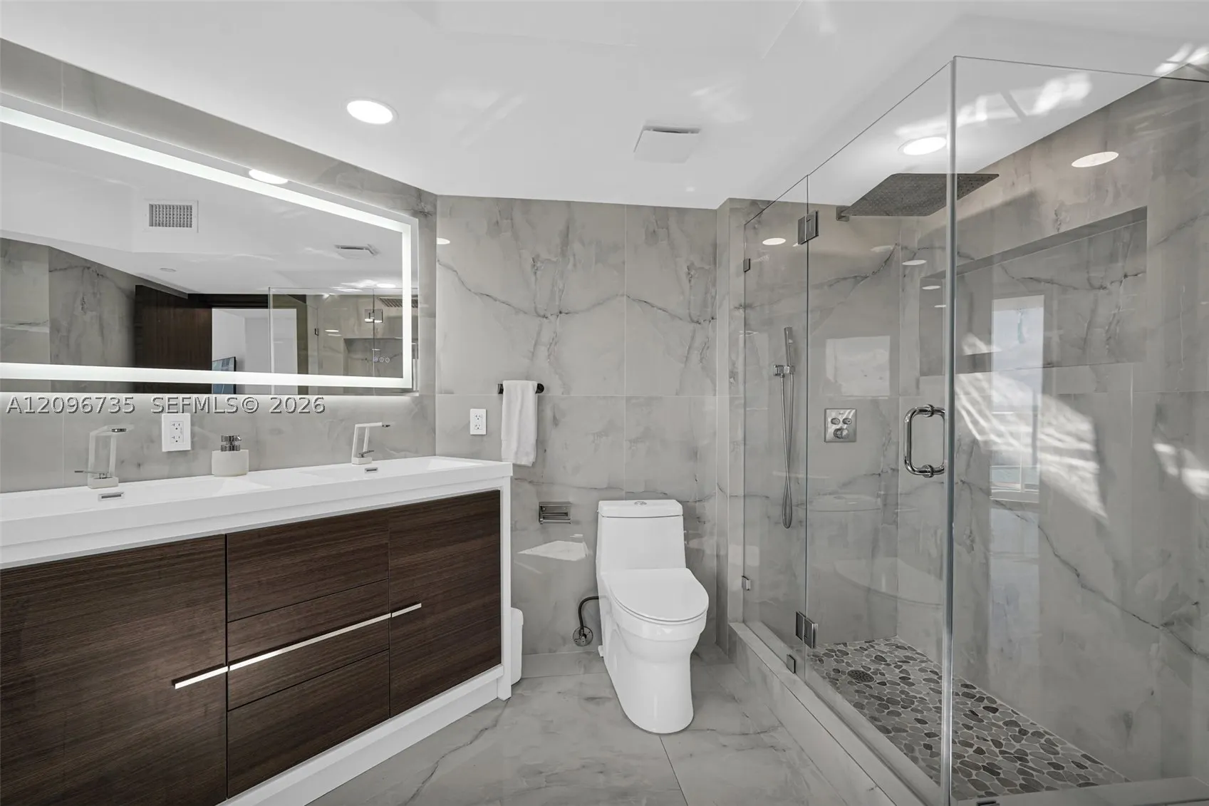 16485 Collins Ave #738
