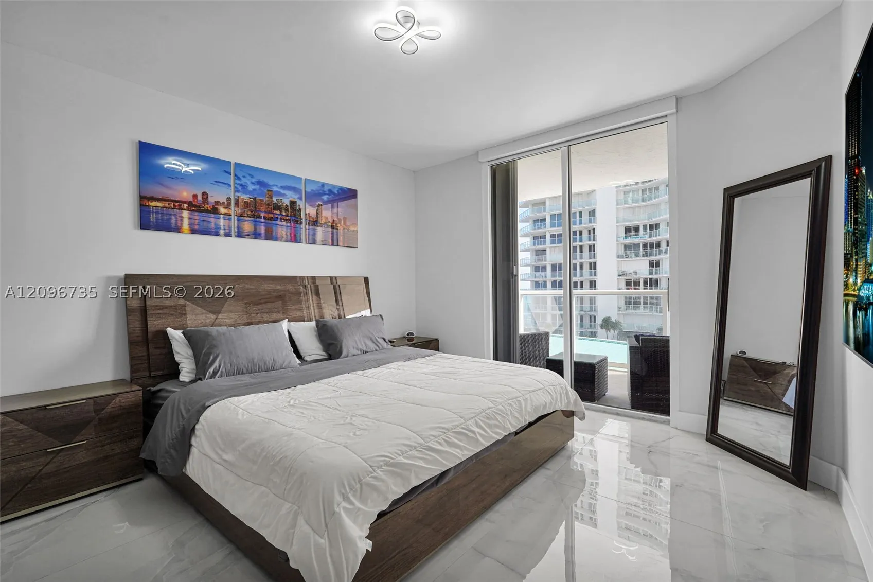 16485 Collins Ave #738