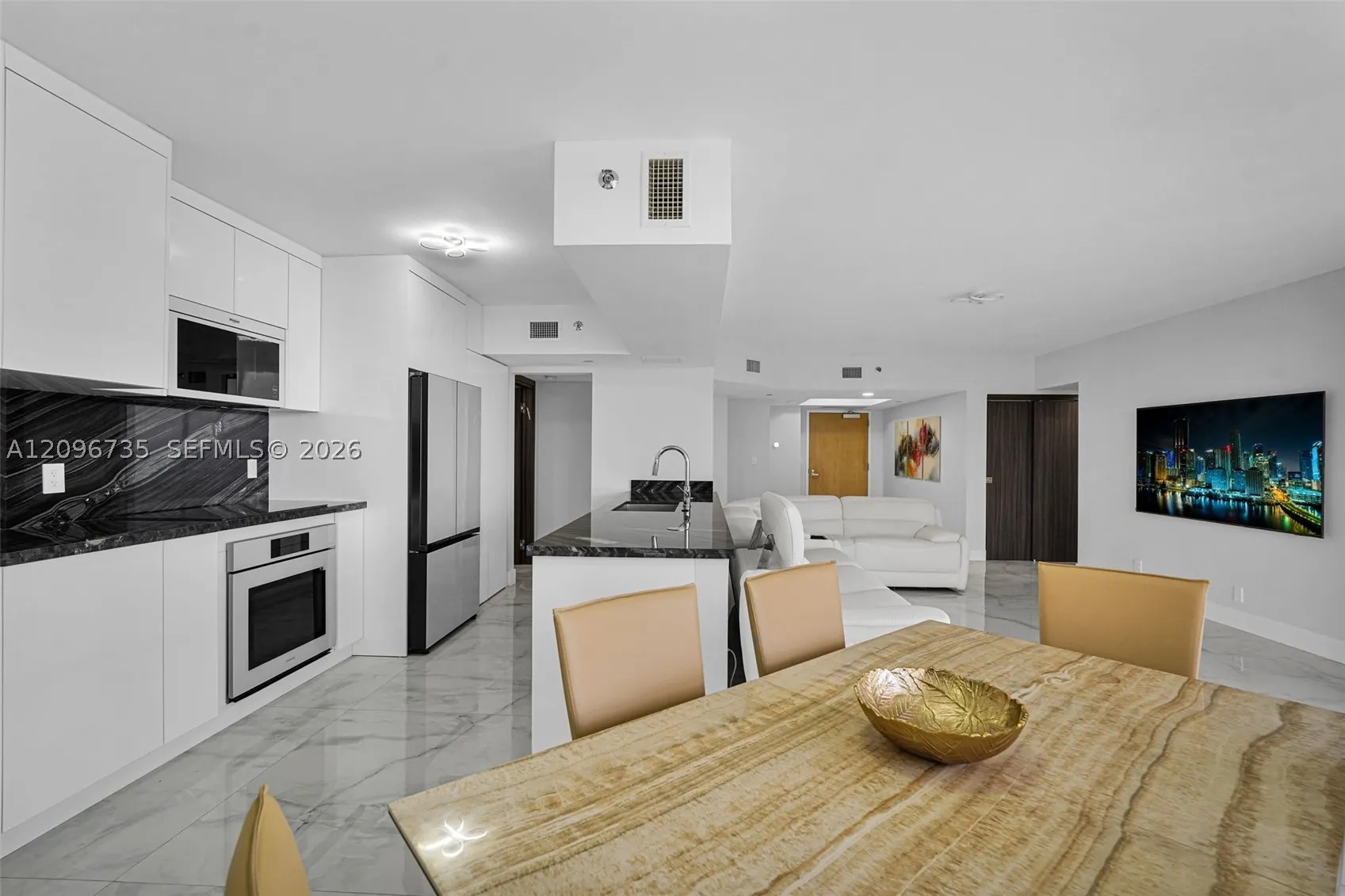 16485 Collins Ave #738