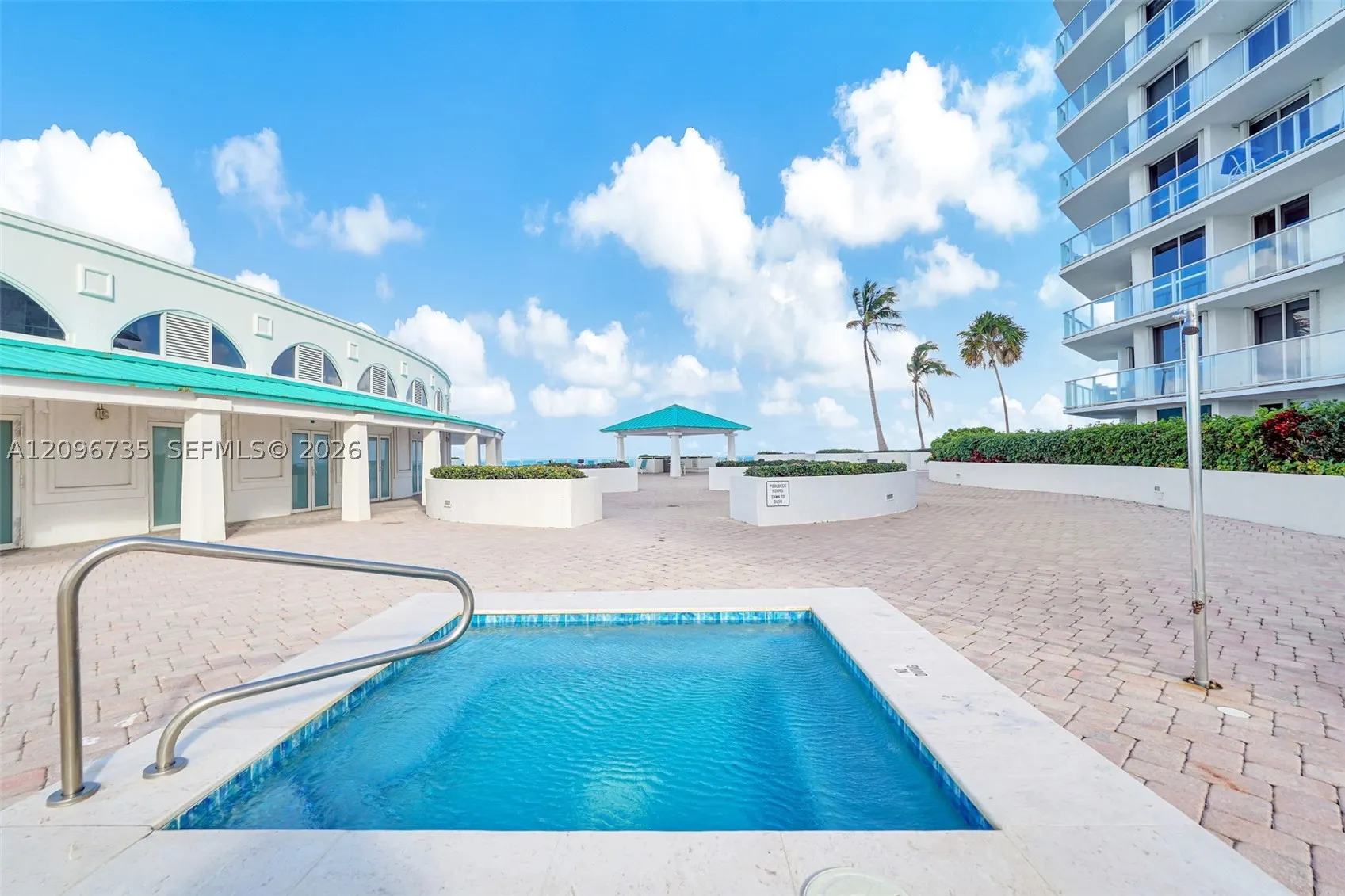 16485 Collins Ave #738