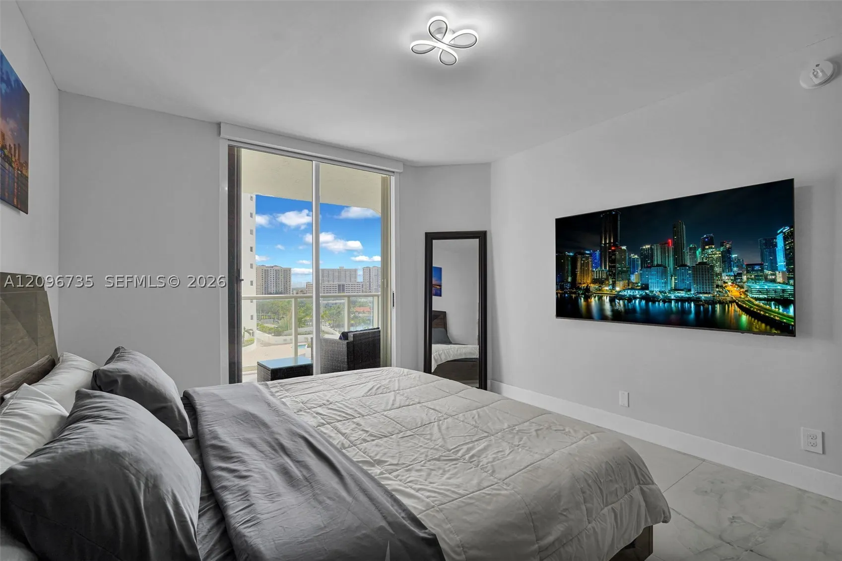 16485 Collins Ave #738