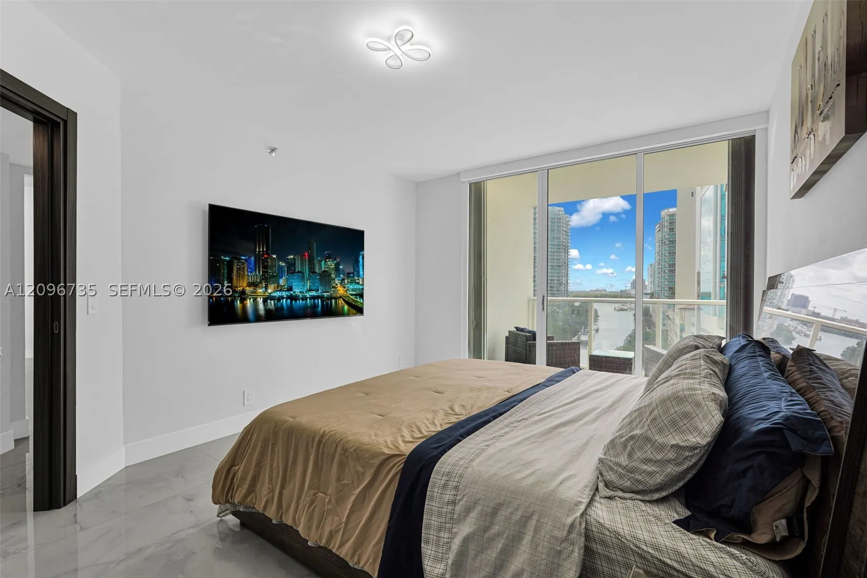 16485 Collins Ave #738
