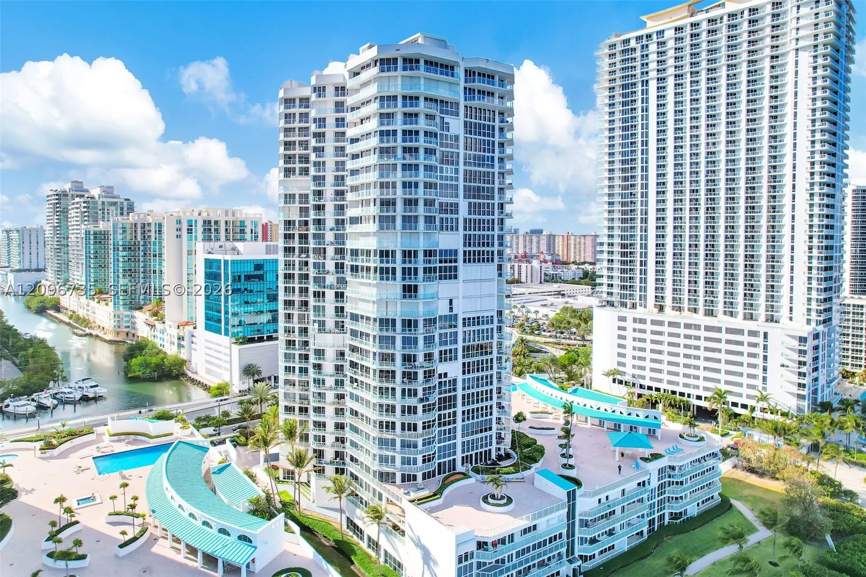 16485 Collins Ave #738