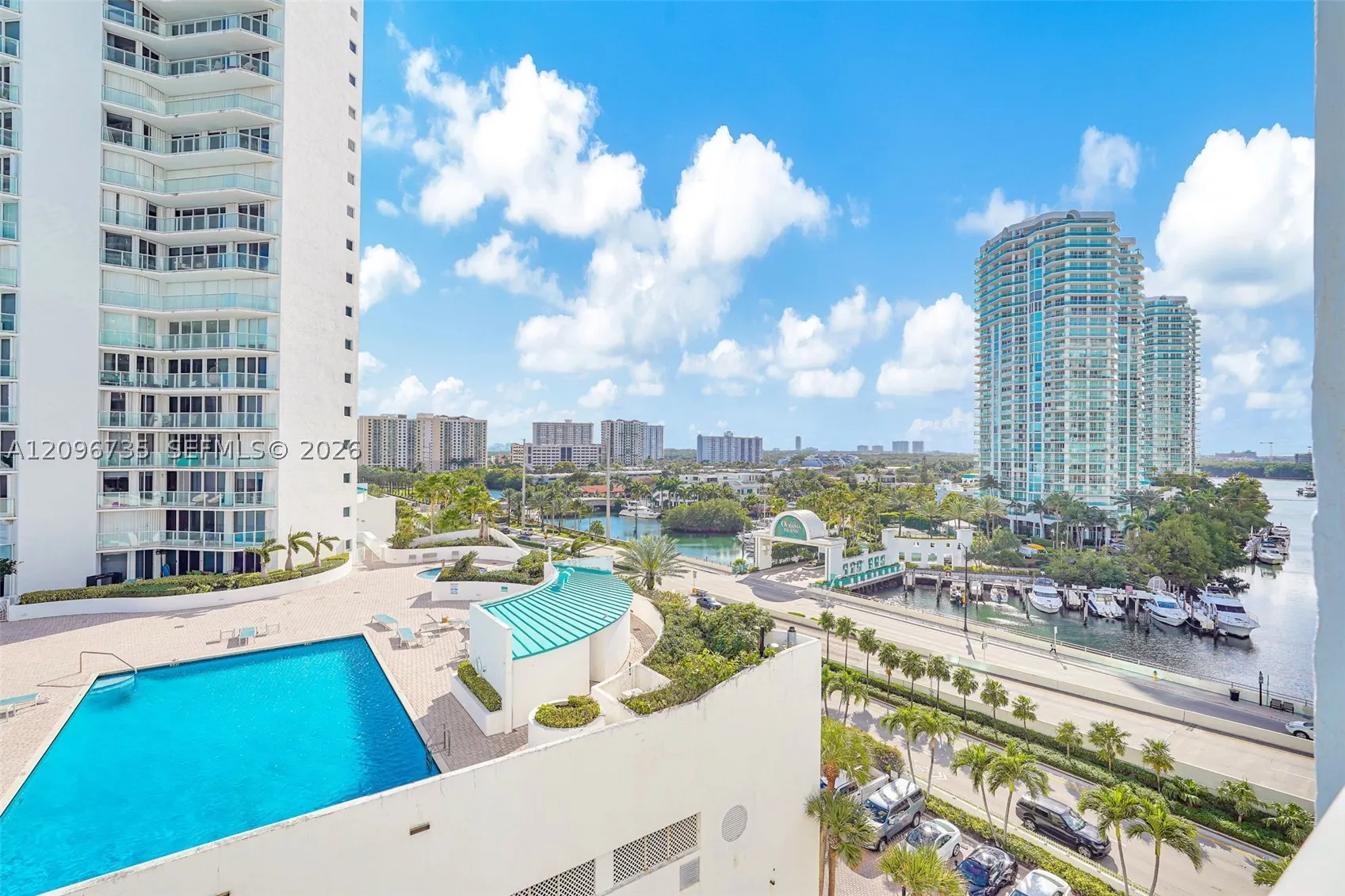 16485 Collins Ave #738