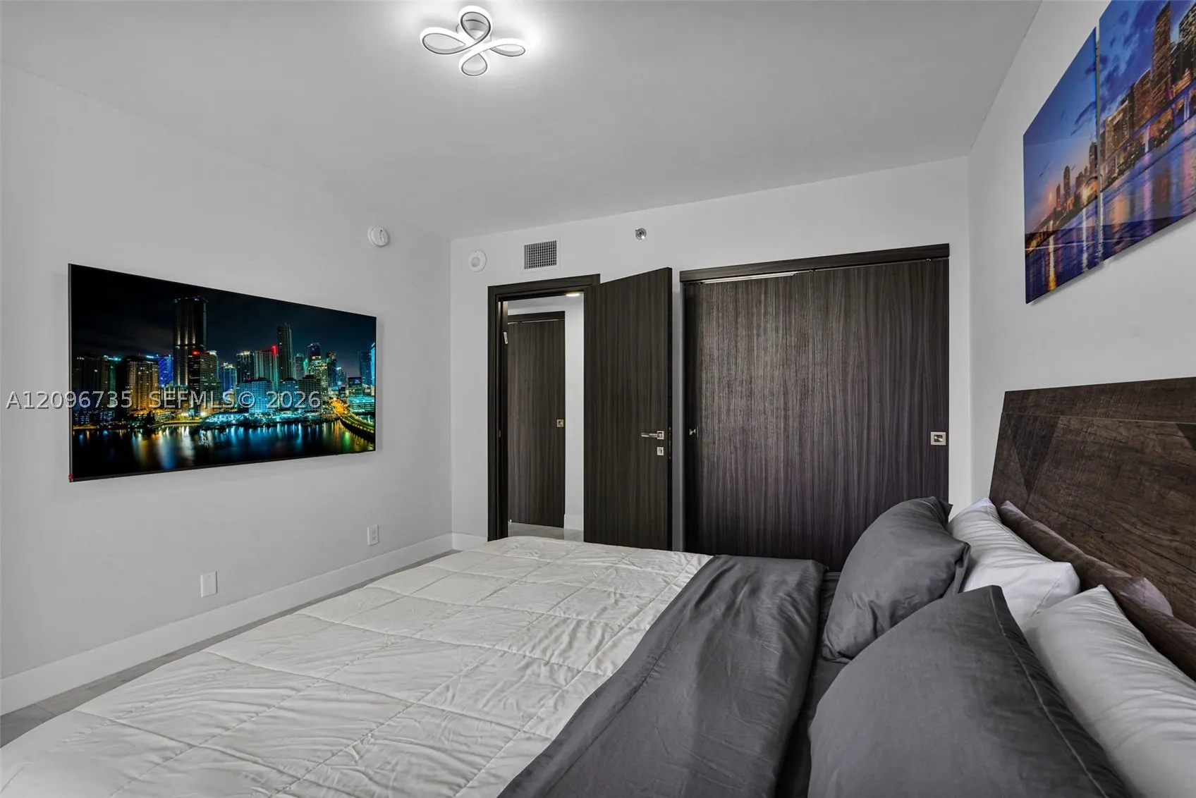 16485 Collins Ave #738