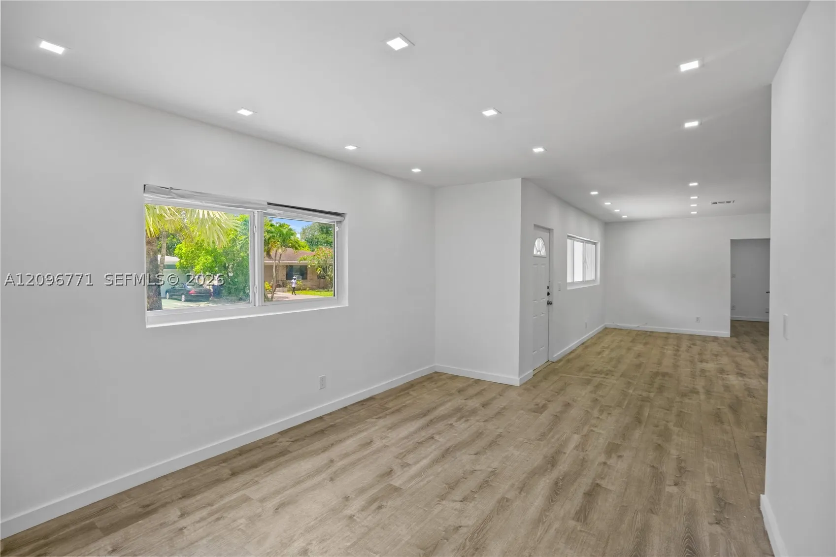 1081 NE 166th St