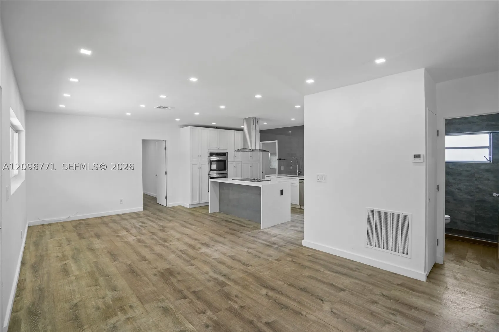 1081 NE 166th St