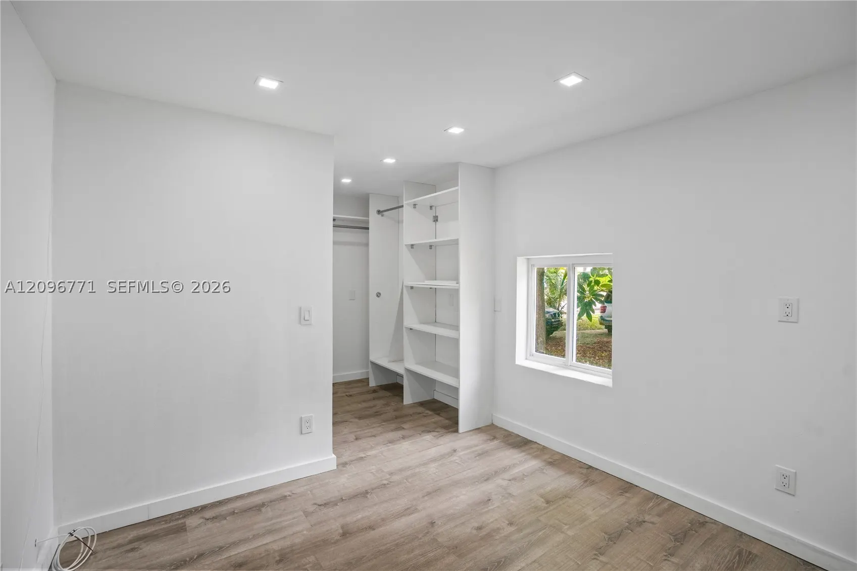 1081 NE 166th St