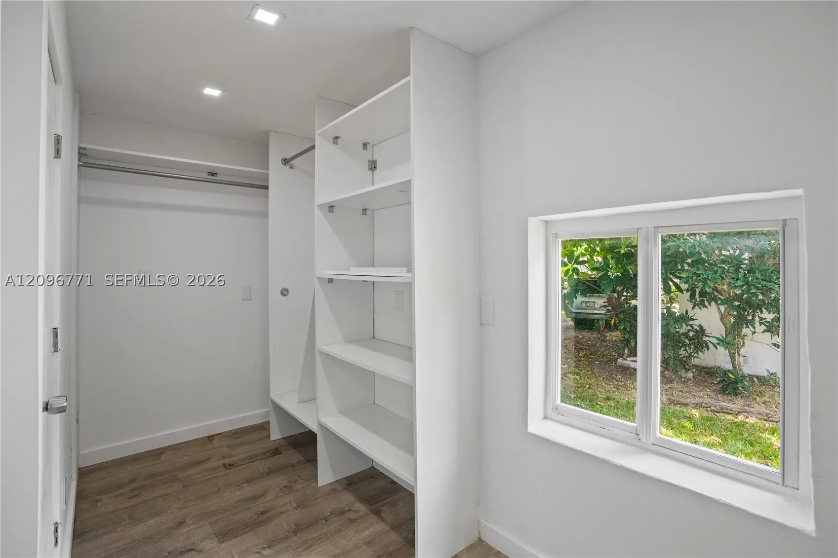 1081 NE 166th St
