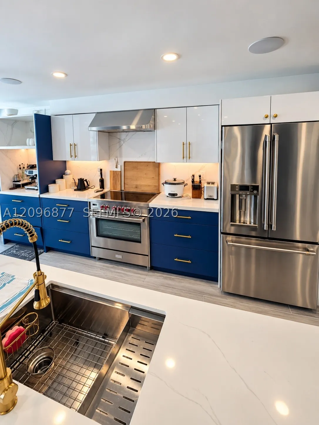 2655 Collins Ave #503