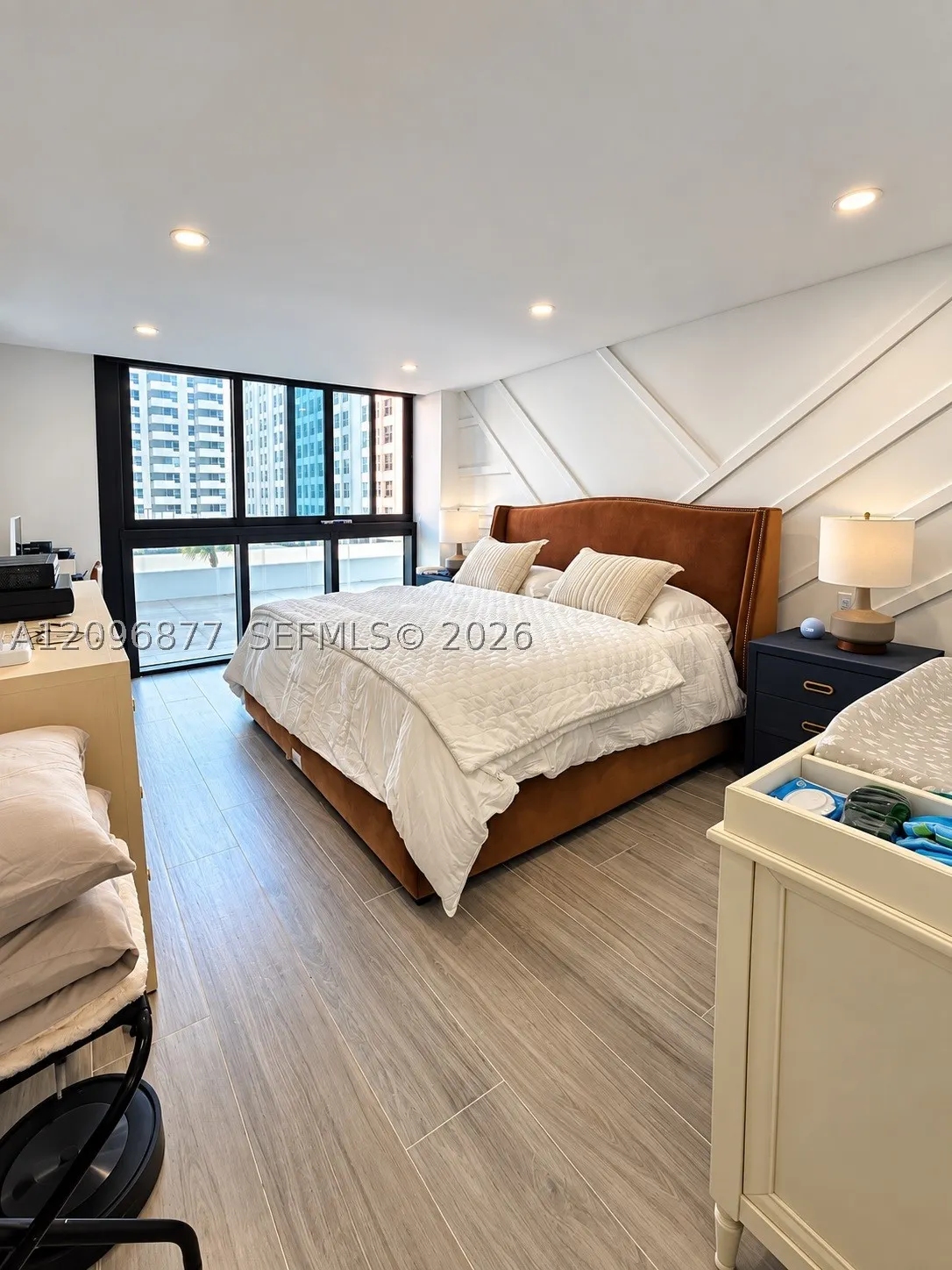 2655 Collins Ave #503