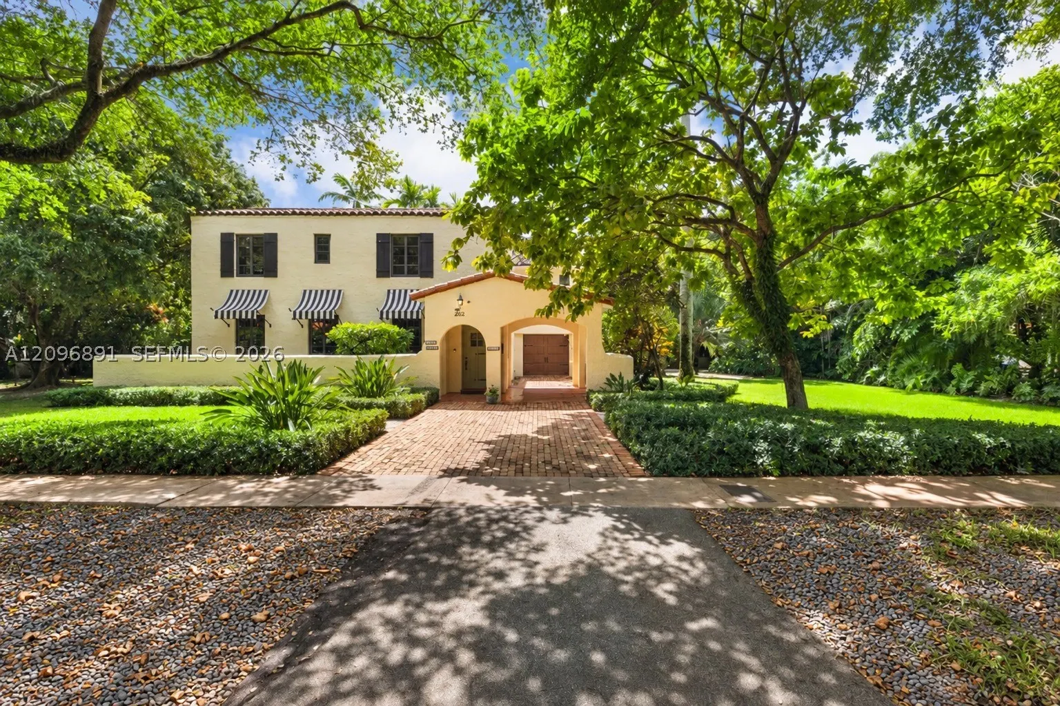 1140 Asturia Ave